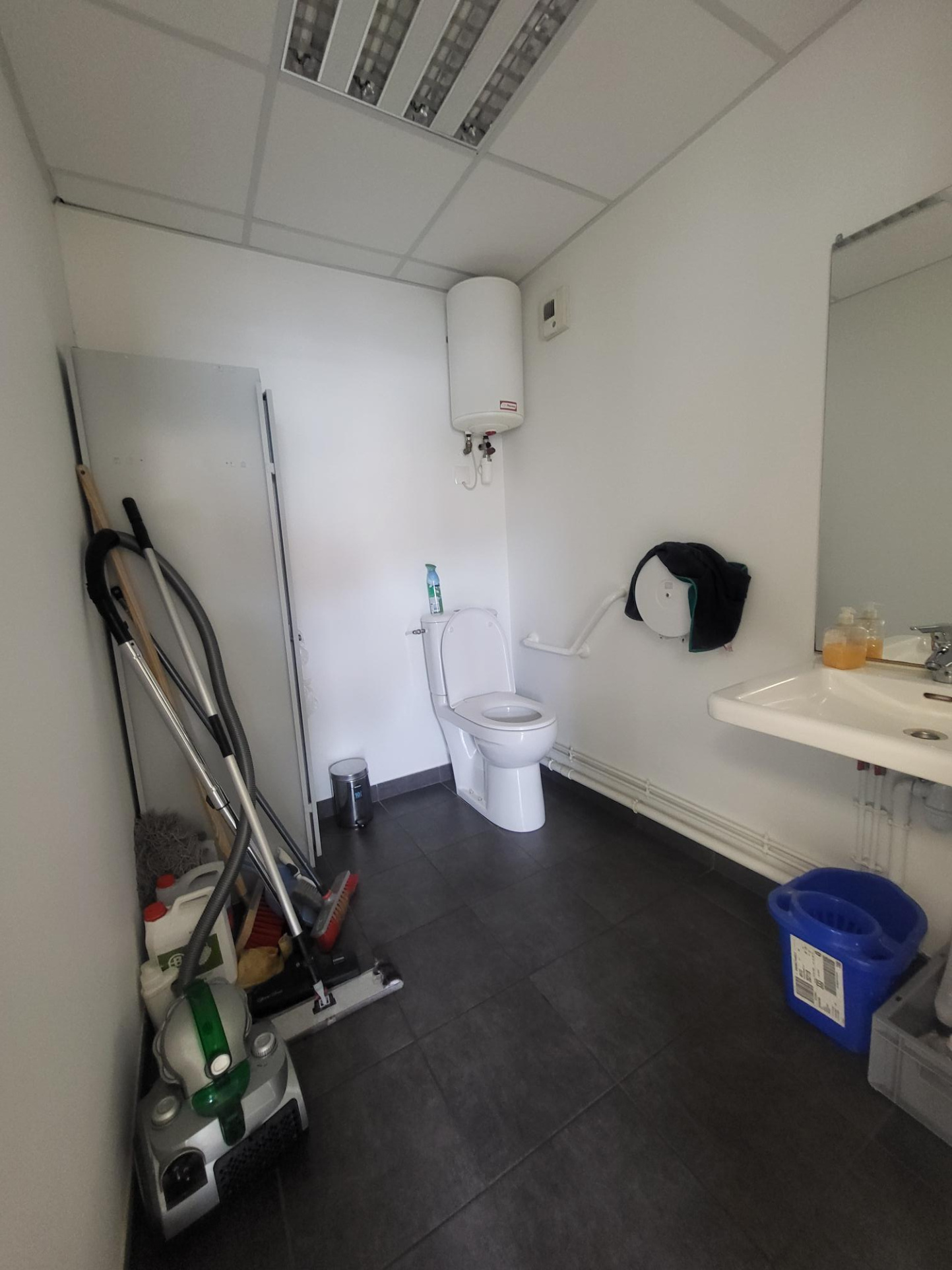 Bureaux 56m² – Montreuil juigne Bureaux 56m² – Montreuil juigne