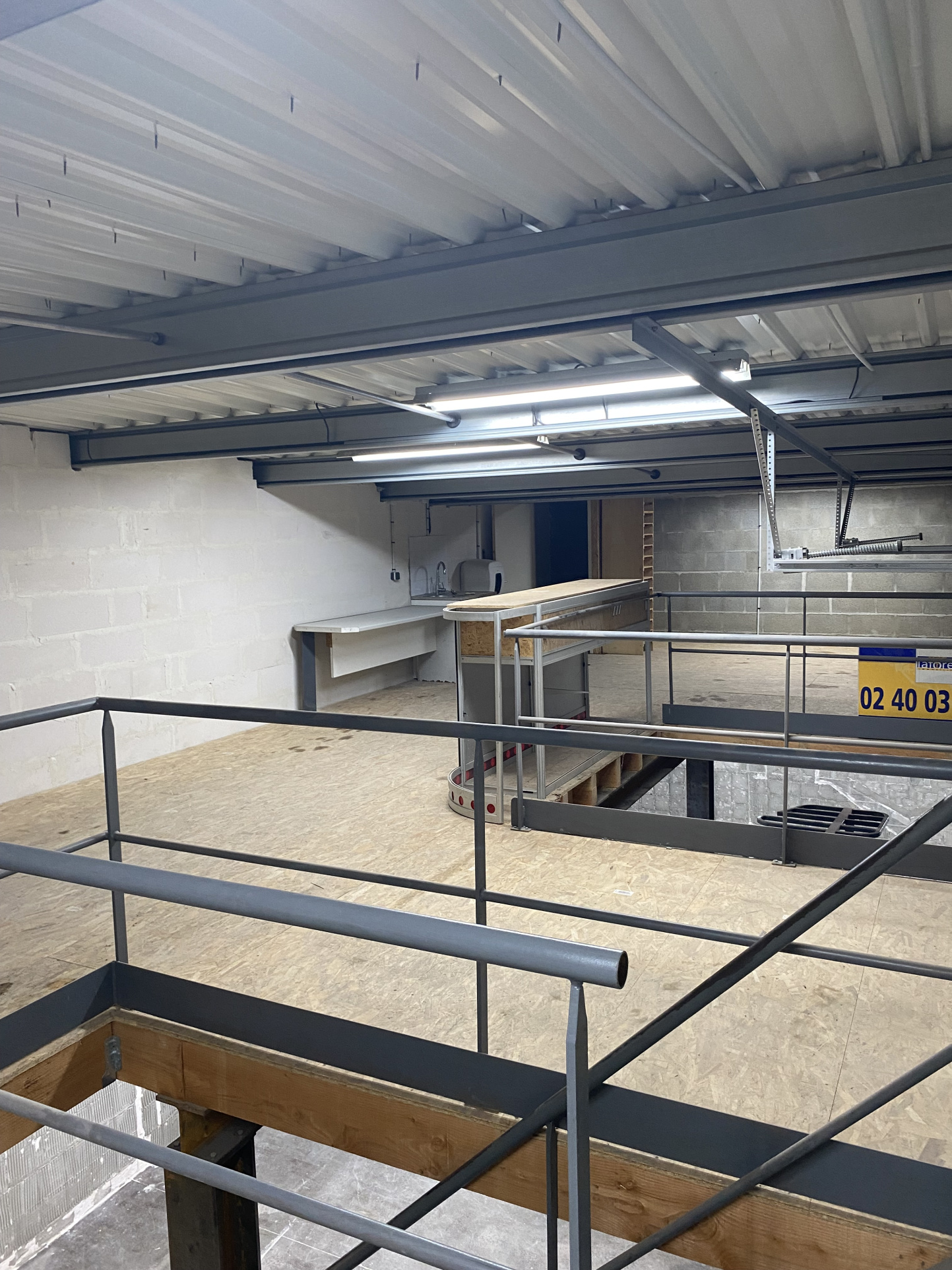 Local D’activité 250m² – Beaucouze Local D’activité 250m² – Beaucouze