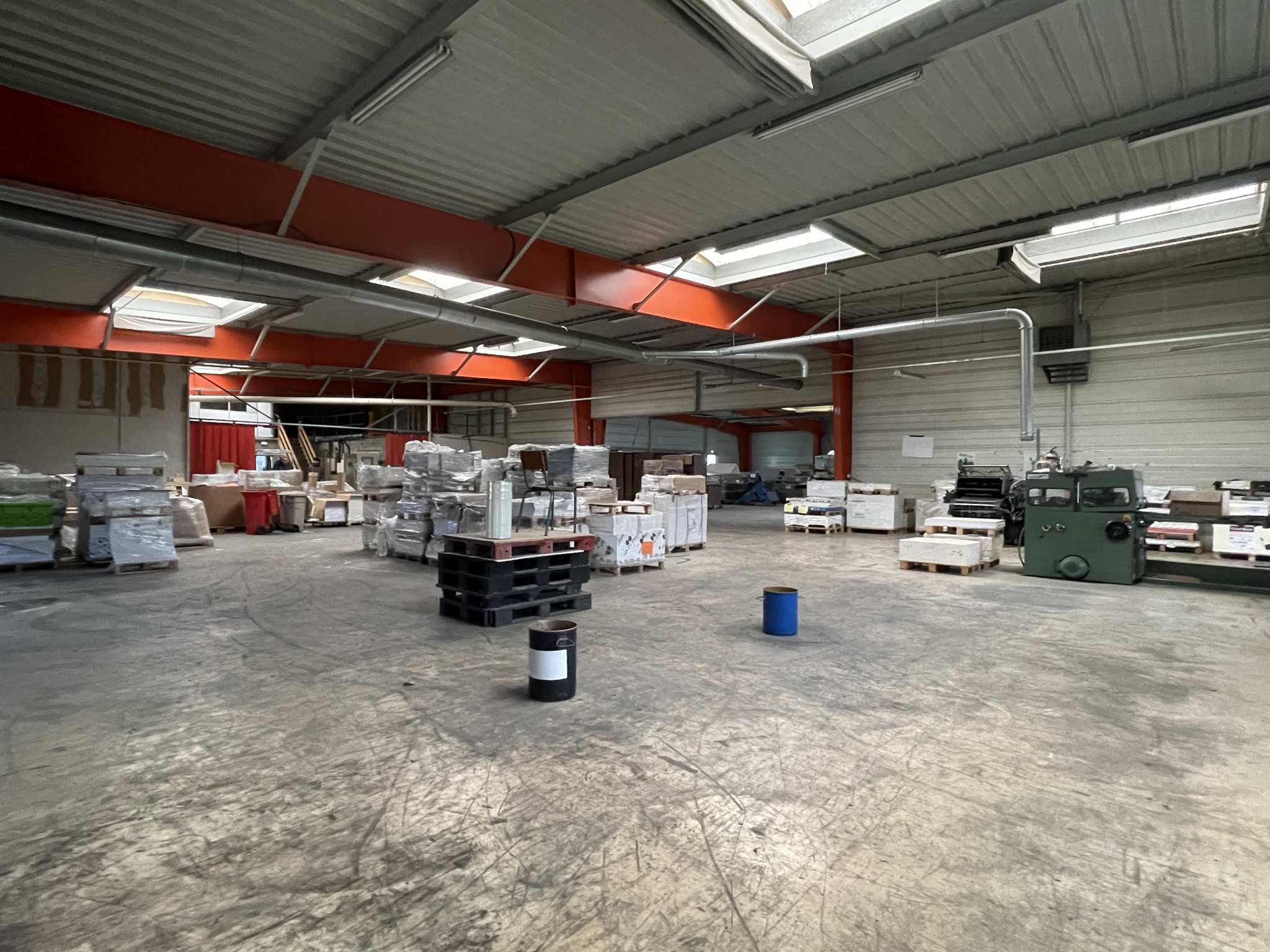 Local D&rsquo;activité 1330m² – Beaucouze