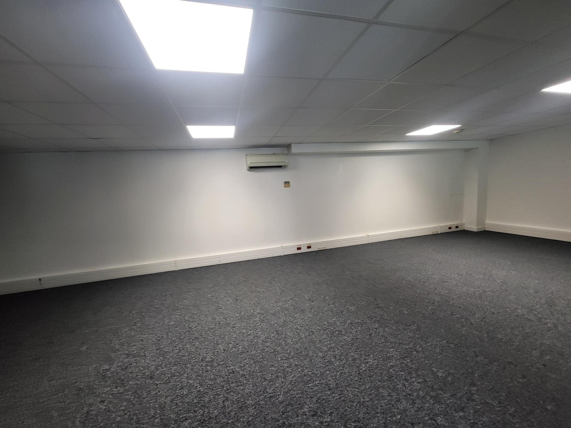 Local Commercial 220m² – Angers