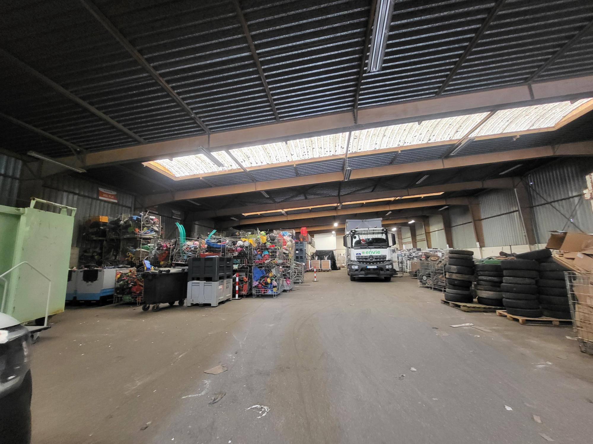 Local D’activité 1850m² – Trelaze