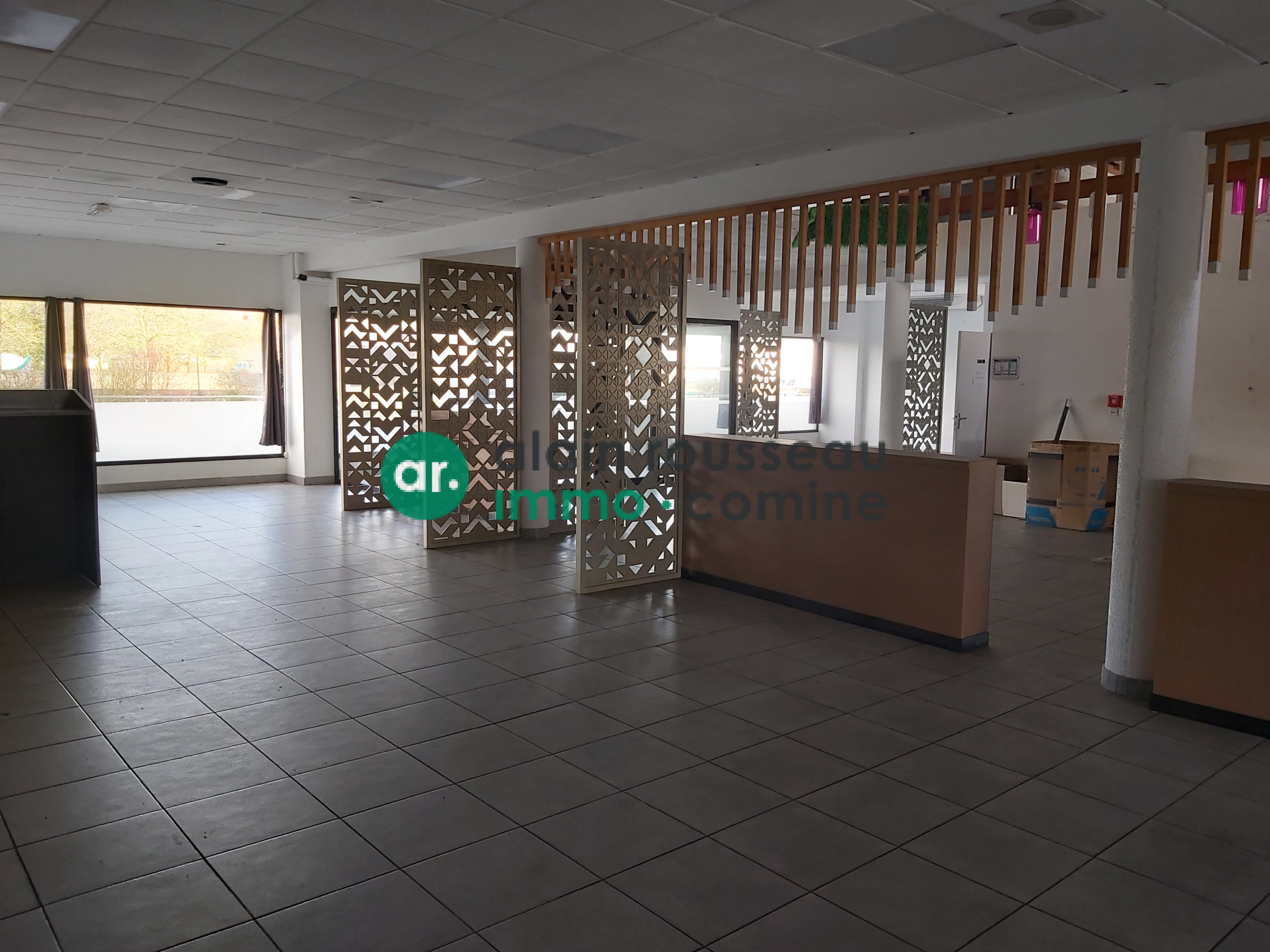 Local Commercial 1300m² – Beaucouze