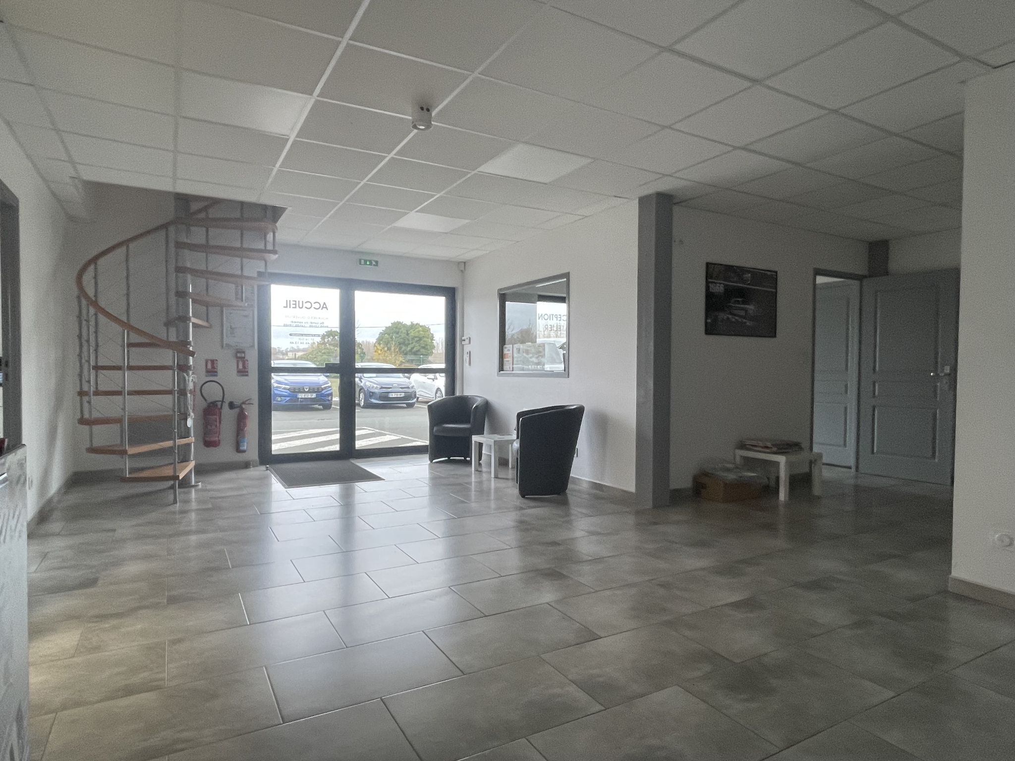 Local D&rsquo;activité 537m² – Maze-milon