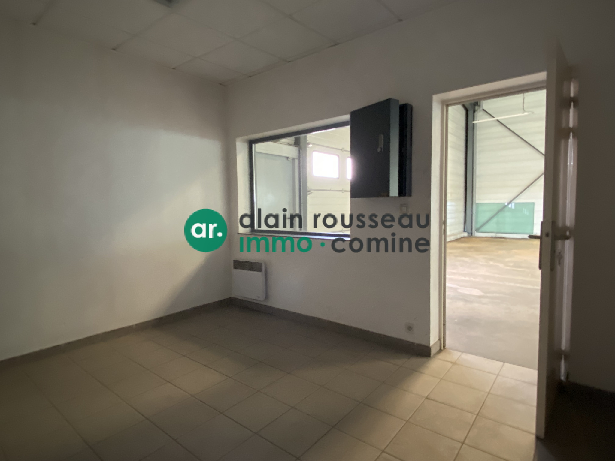 Local D’activité 380m² – Les ponts de ce