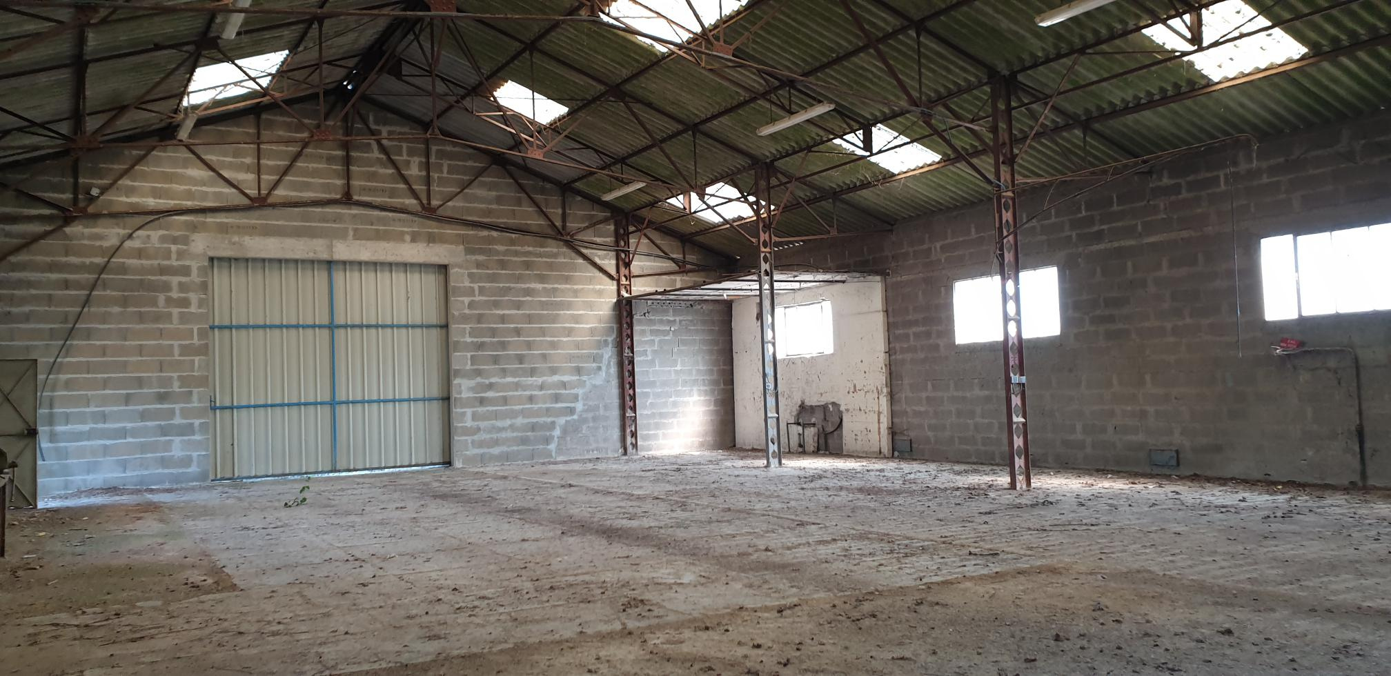 Local Commercial 640m² – Ste gemmes sur loire