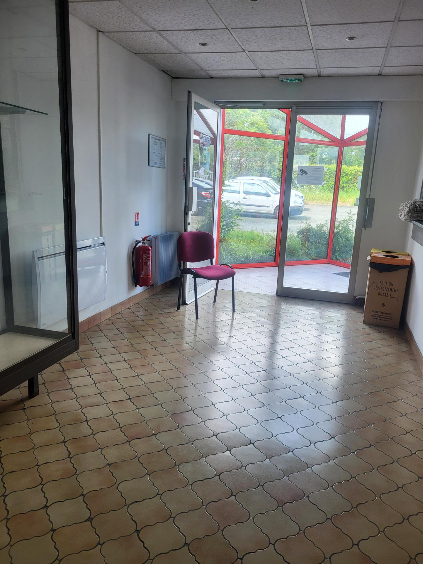 Local D’activité 1850m² – Trelaze