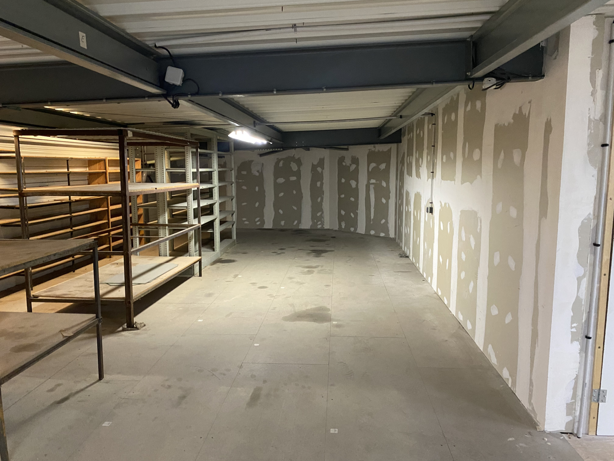 Local D’activité 250m² – Beaucouze Local D’activité 250m² – Beaucouze