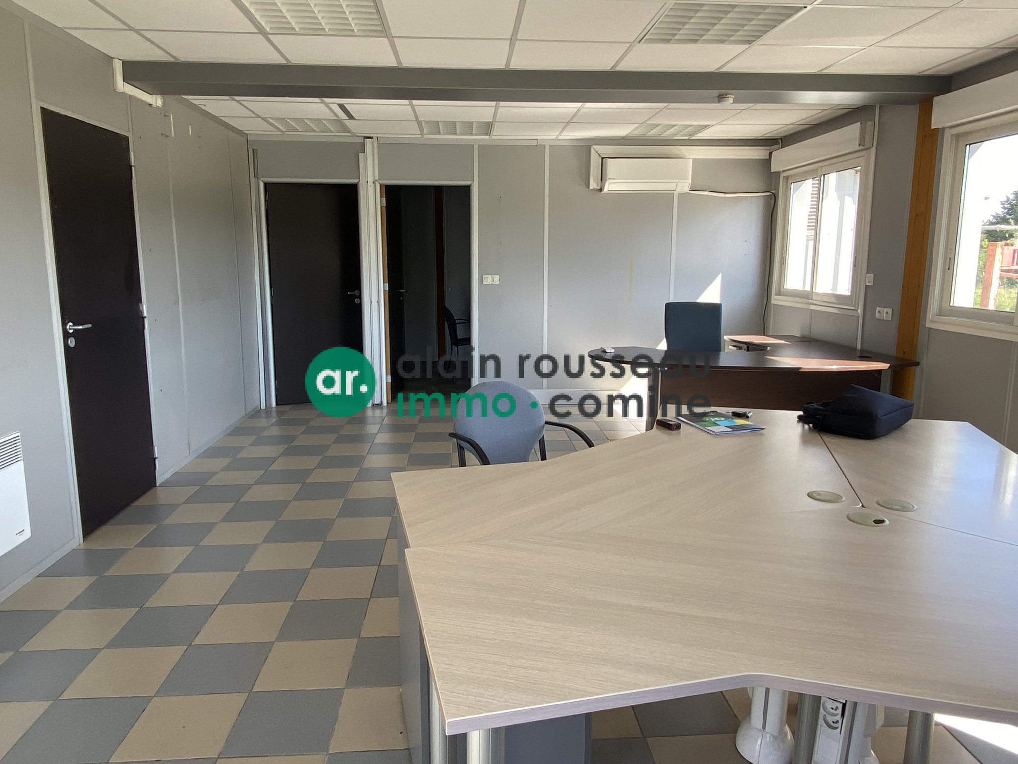 Local D’activité 300m² – Corne