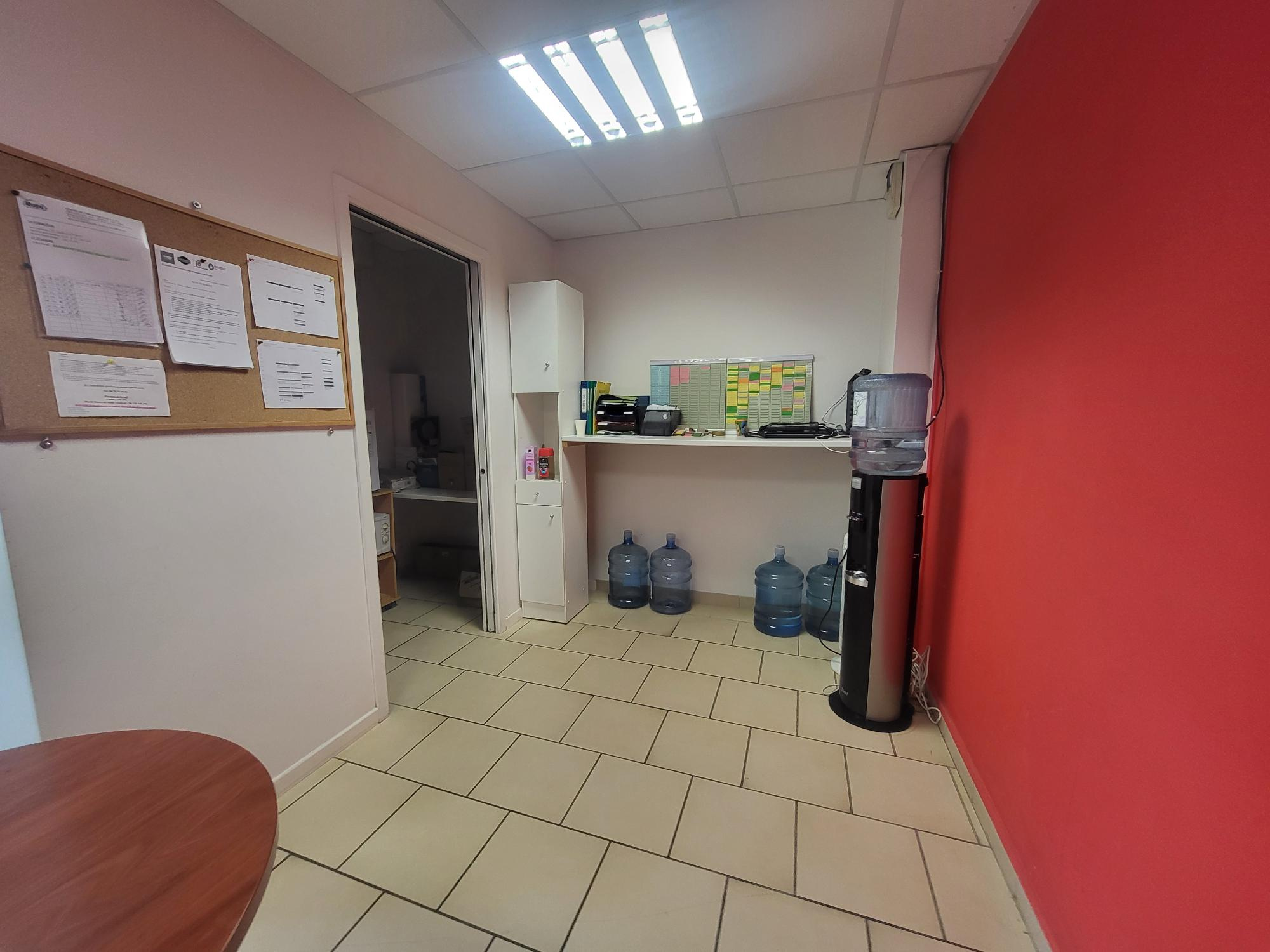 Bureaux 56m² – Montreuil juigne Bureaux 56m² – Montreuil juigne