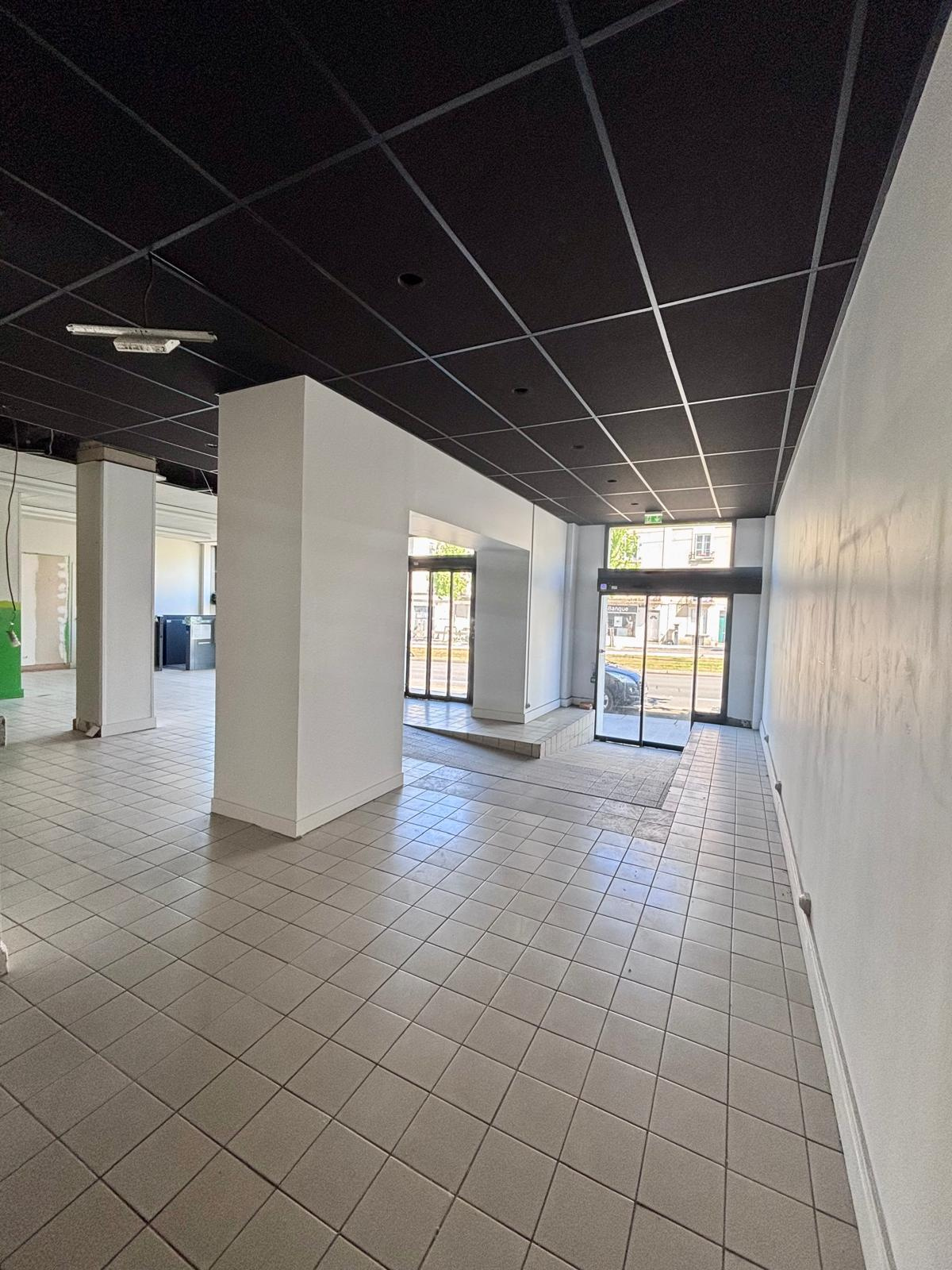 Murs Commerciaux 500m² – Angers