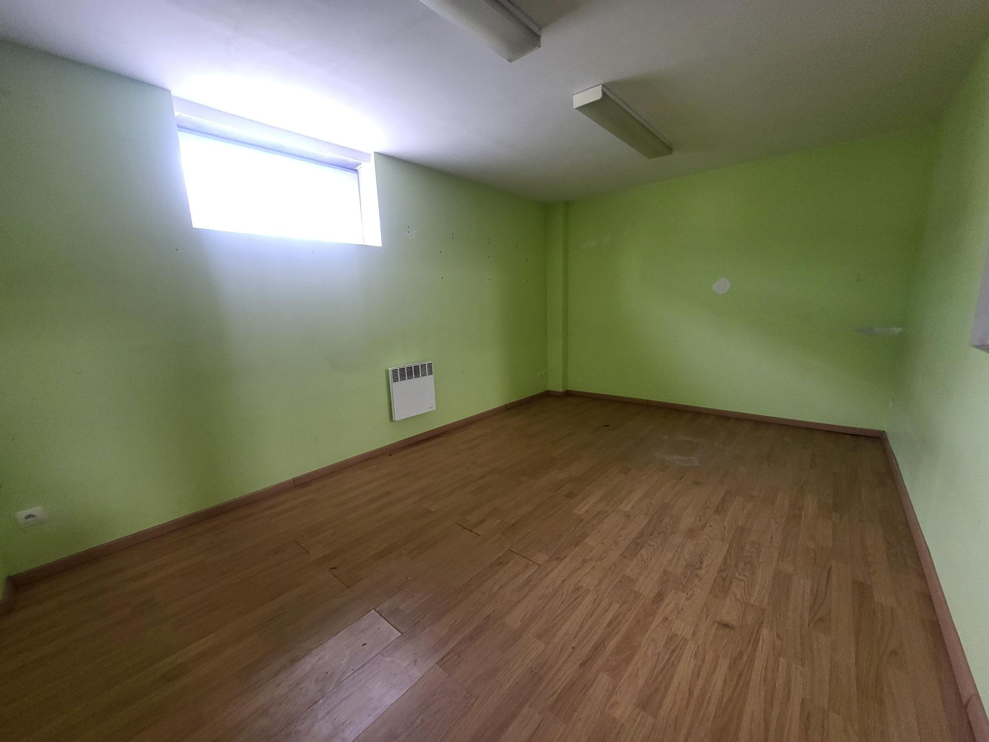 Local D&rsquo;activité 223m² – Avrille