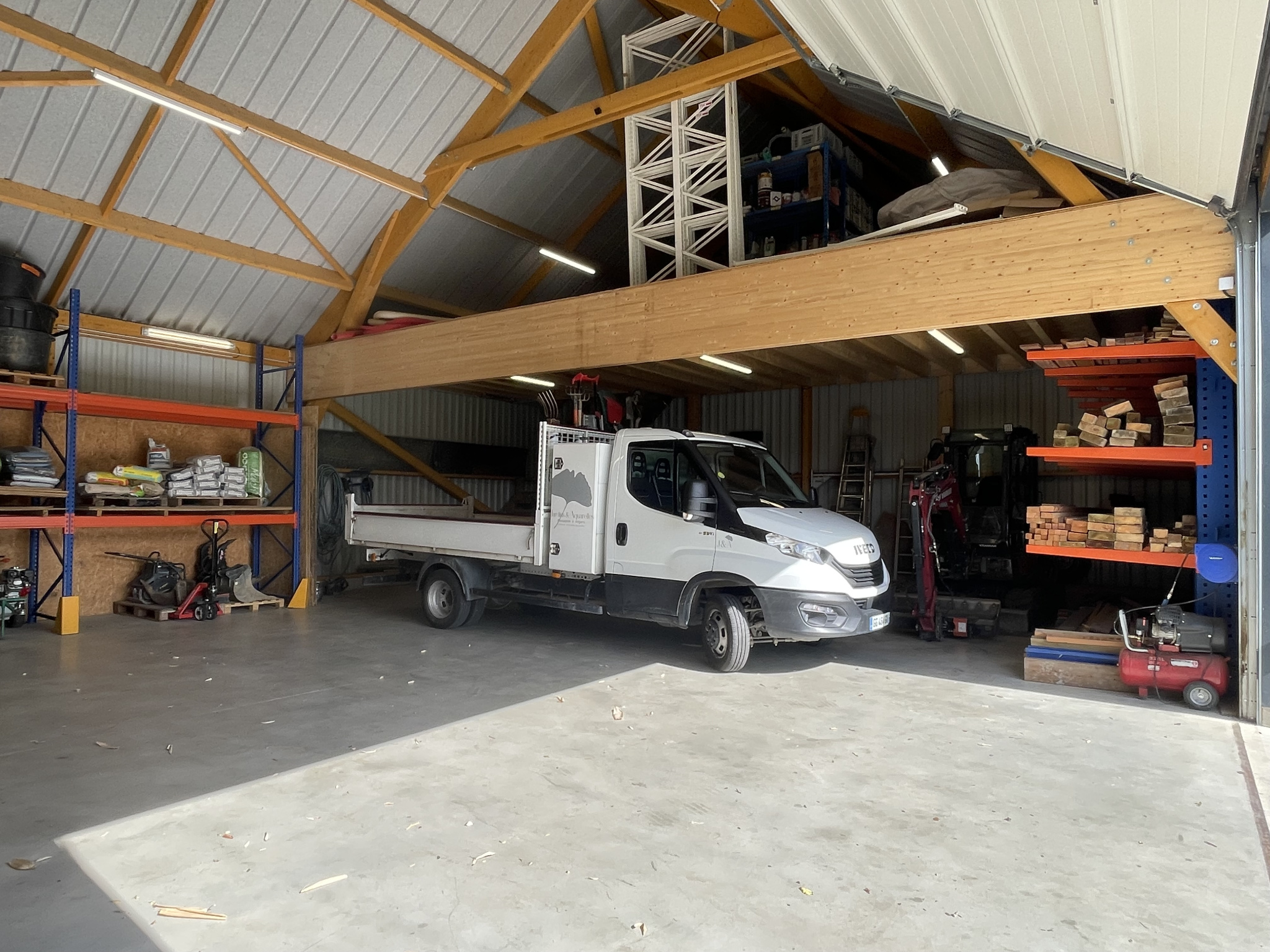Local D’activité 311m² – Les ponts de ce Local D’activité 311m² – Les ponts de ce