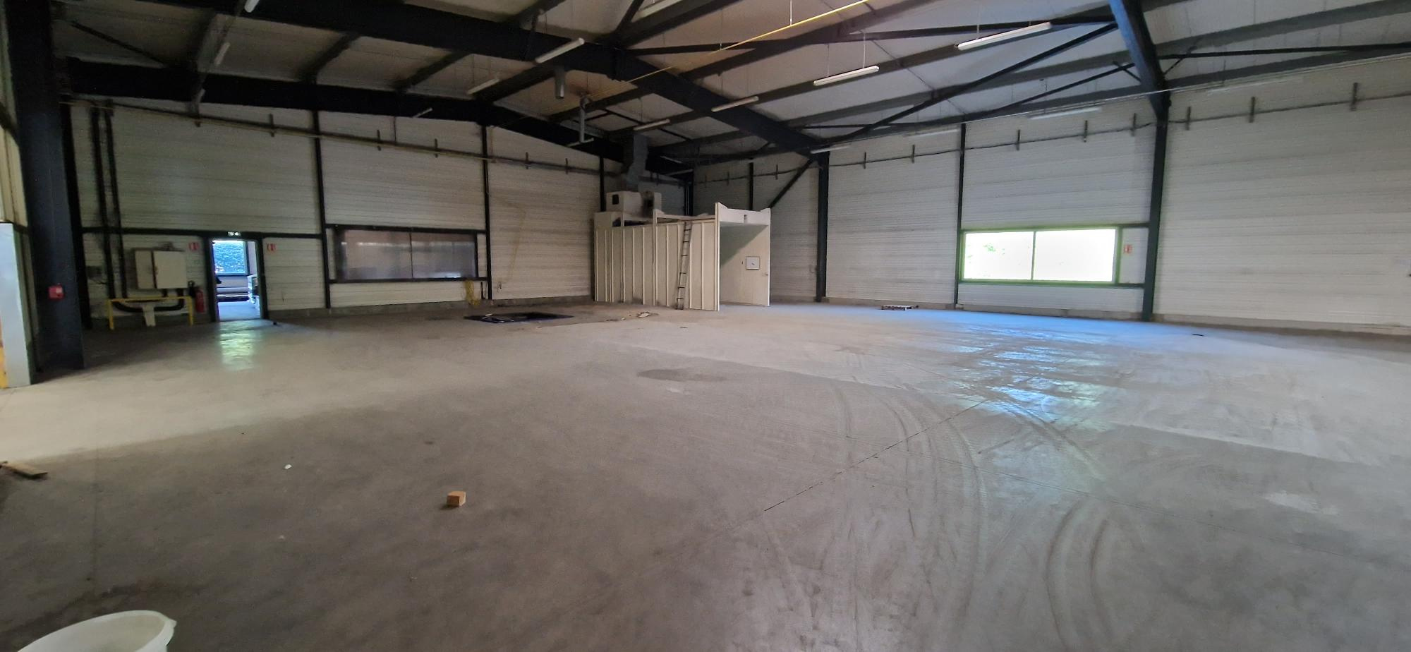 Local D&rsquo;activité 3300m² – St christophe du bois