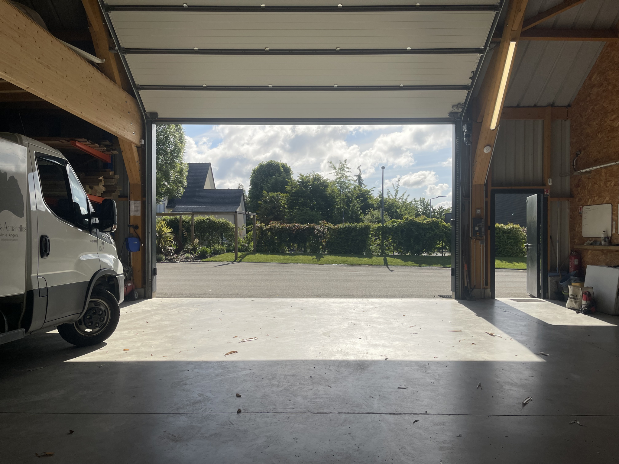 Local D’activité 311m² – Les ponts de ce Local D’activité 311m² – Les ponts de ce