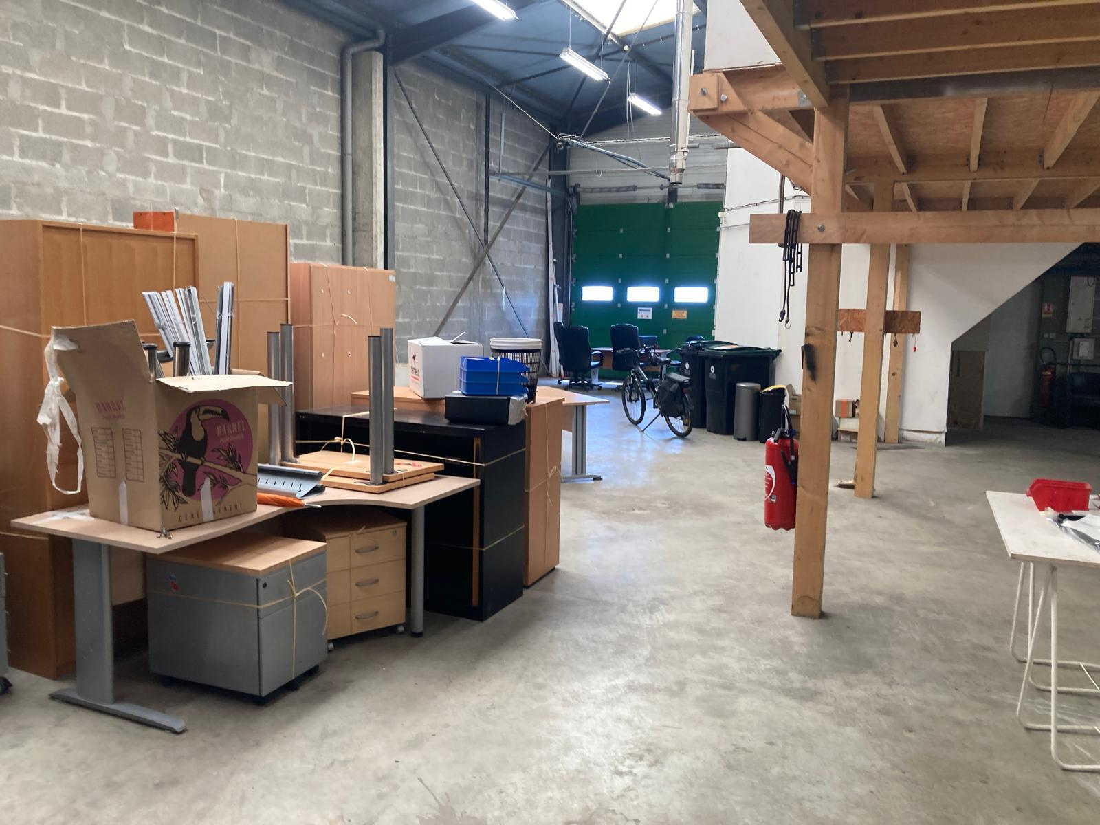 Local D&rsquo;activité 500m² – Les ponts de ce