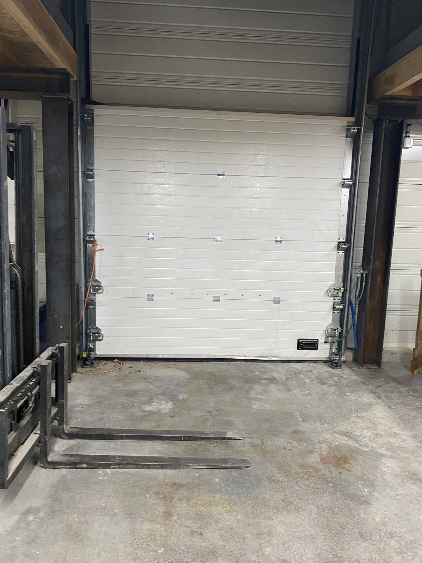 Local D’activité 250m² – Beaucouze Local D’activité 250m² – Beaucouze