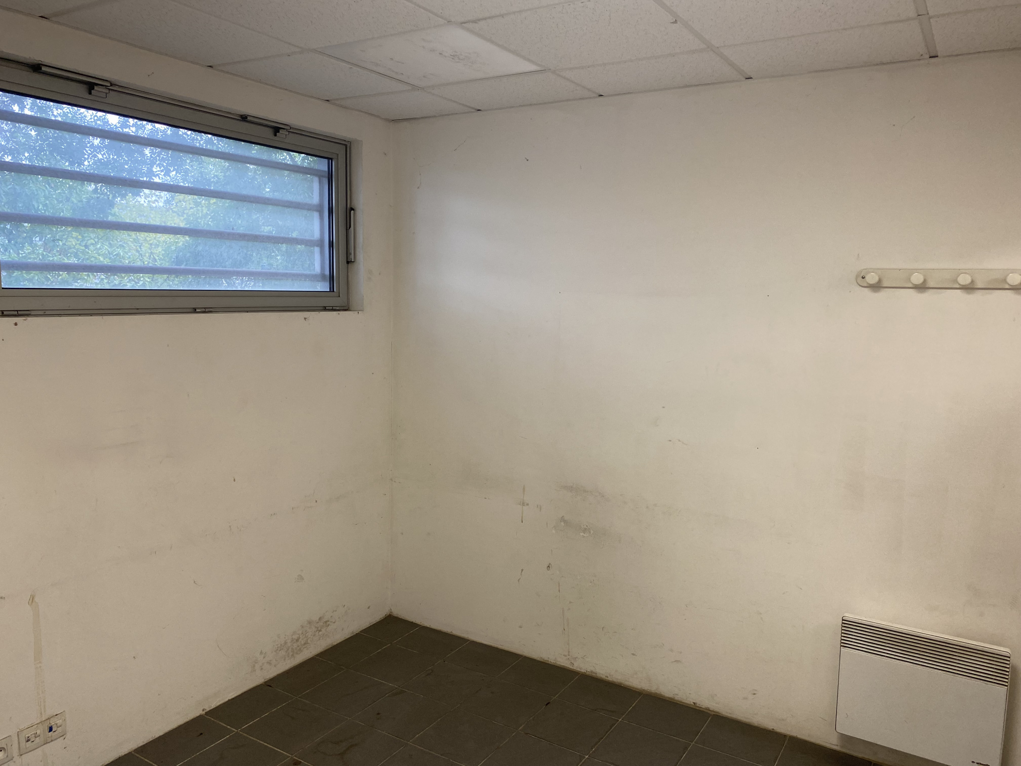 Local D’activité 250m² – Beaucouze Local D’activité 250m² – Beaucouze