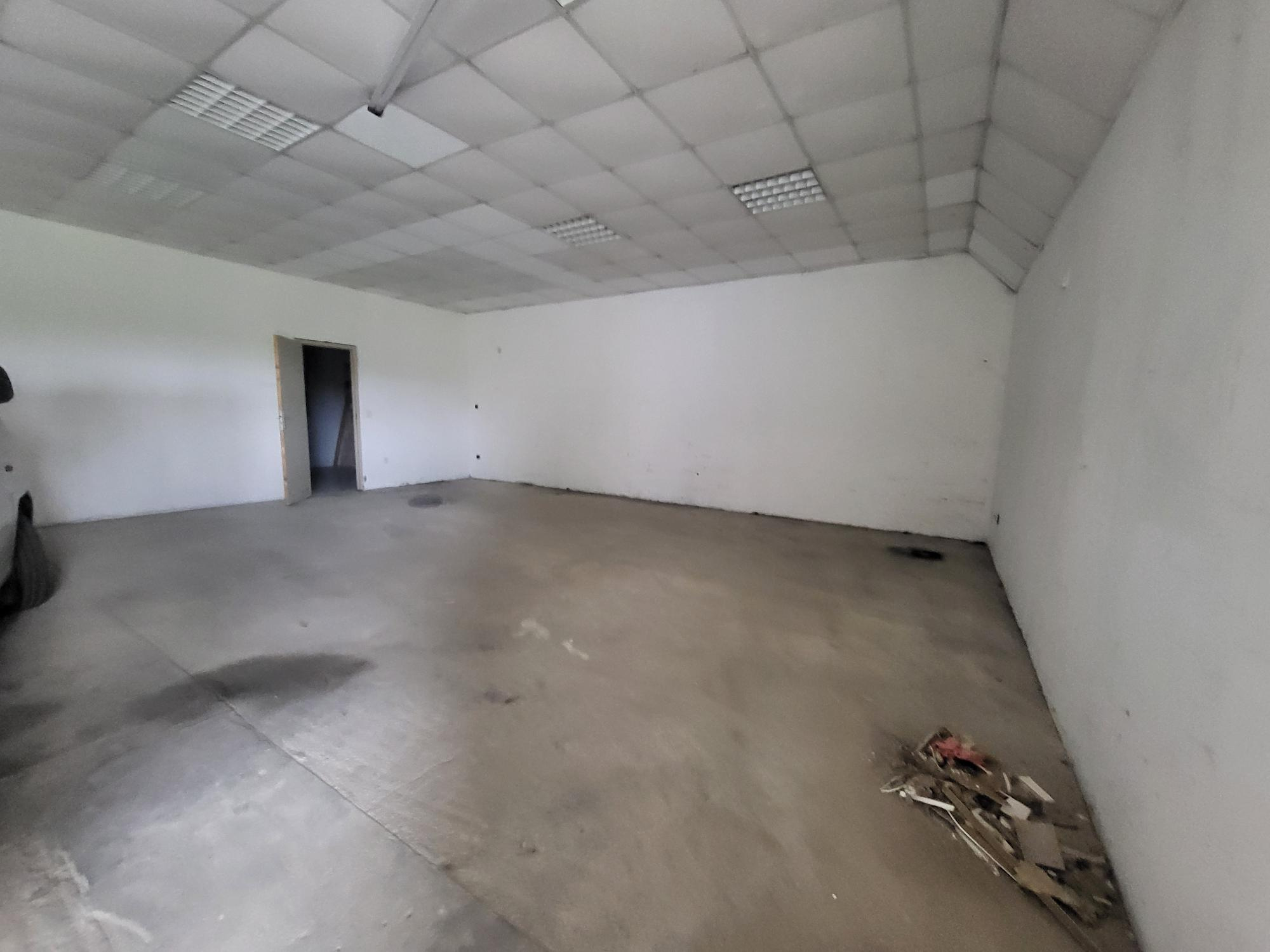 Local D’activité 1200m² – Local D’activité 1200m² –