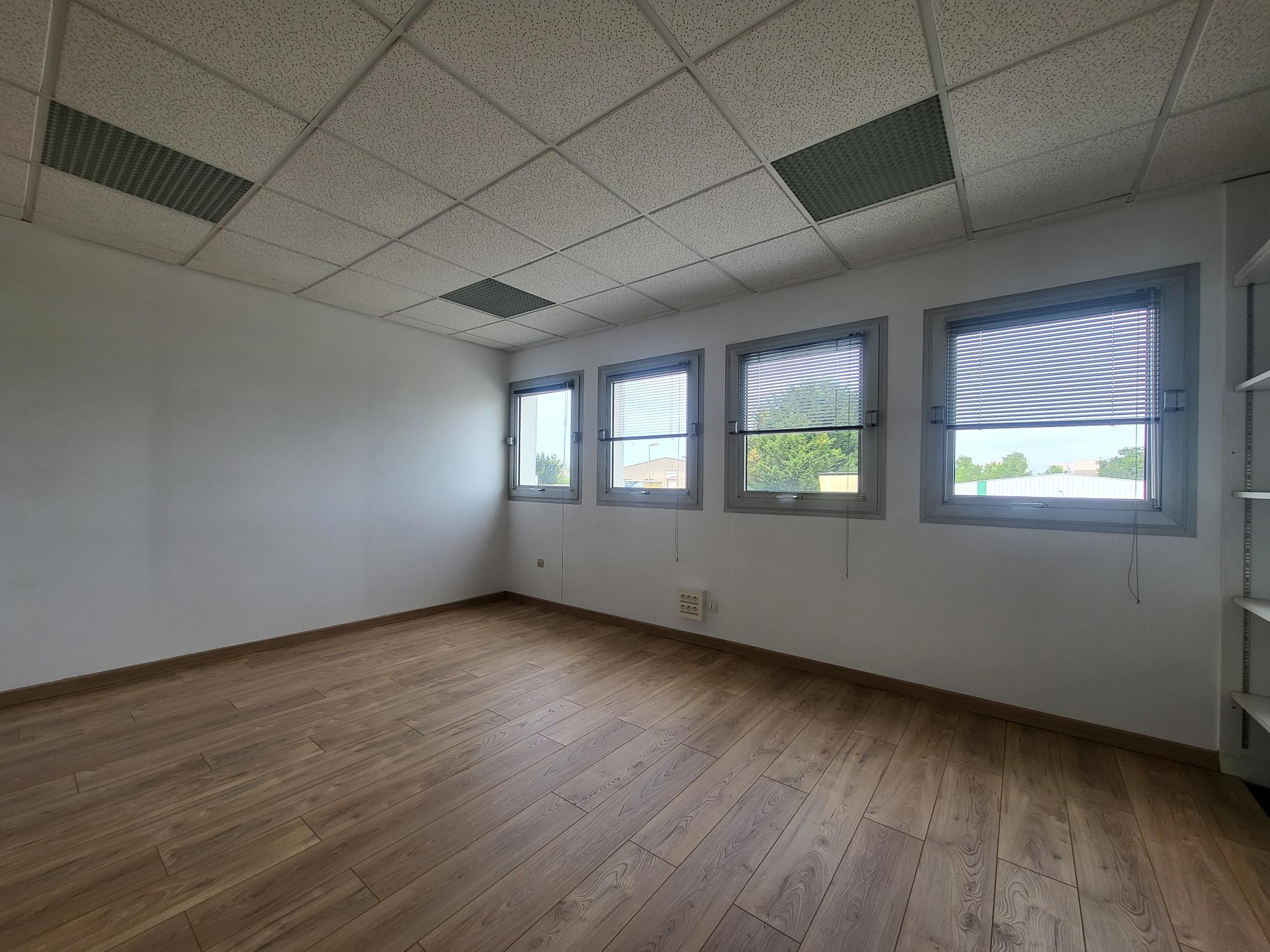 Bureaux 300m² – Avrille