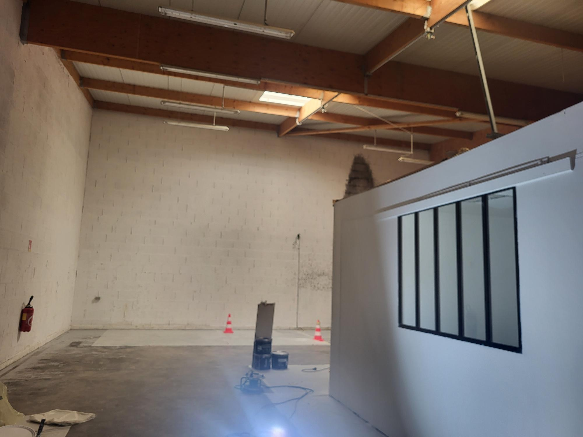 Local D&rsquo;activité 178m² – Les ponts de ce