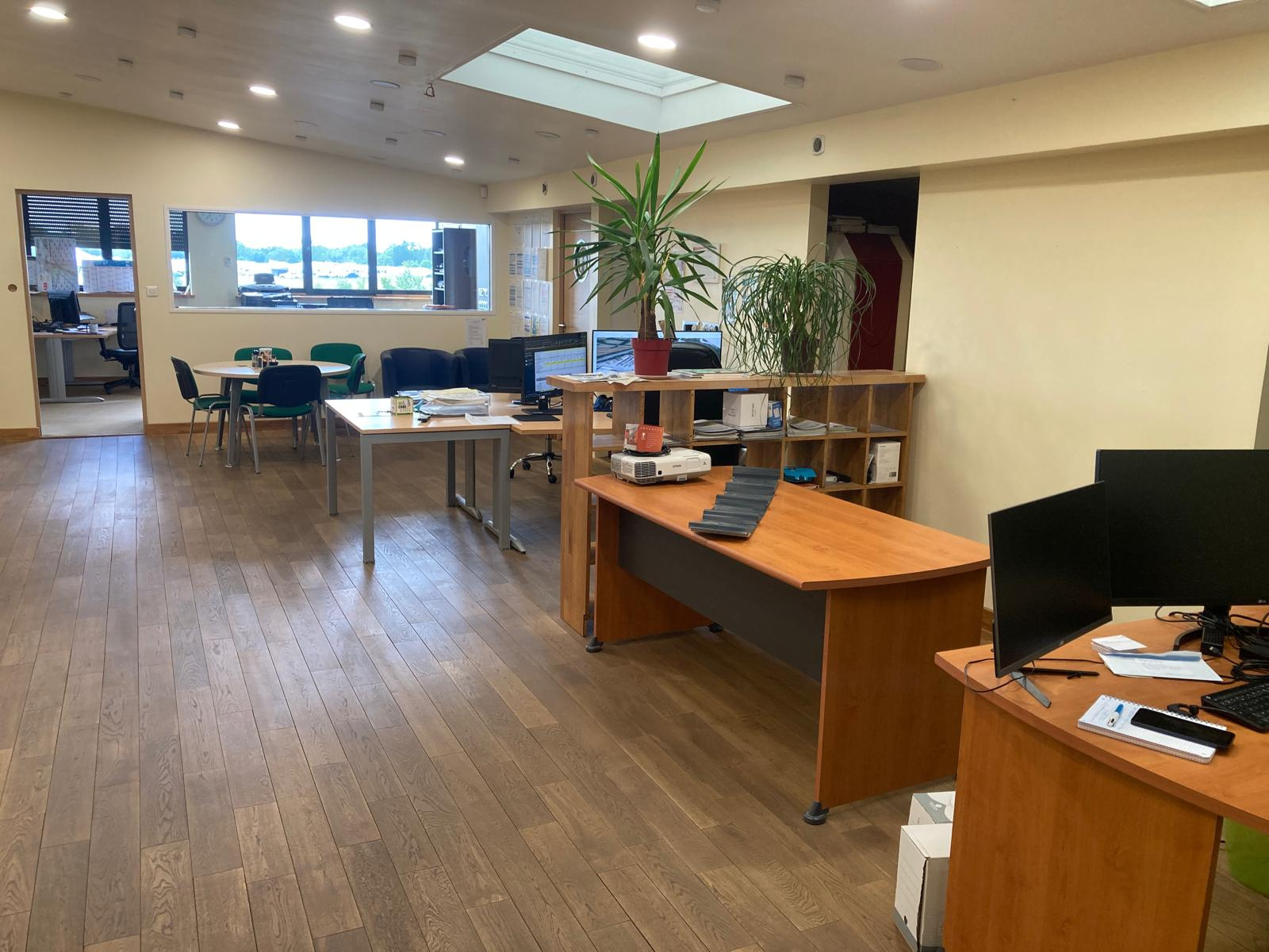 Local D&rsquo;activité 500m² – Les ponts de ce