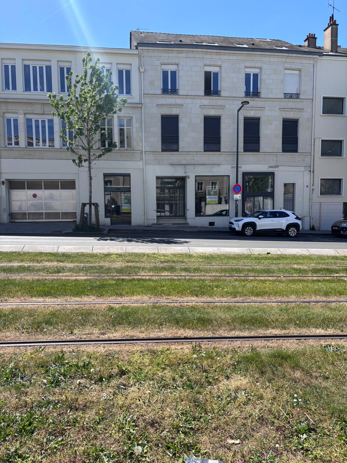 Murs Commerciaux 500m² – Angers