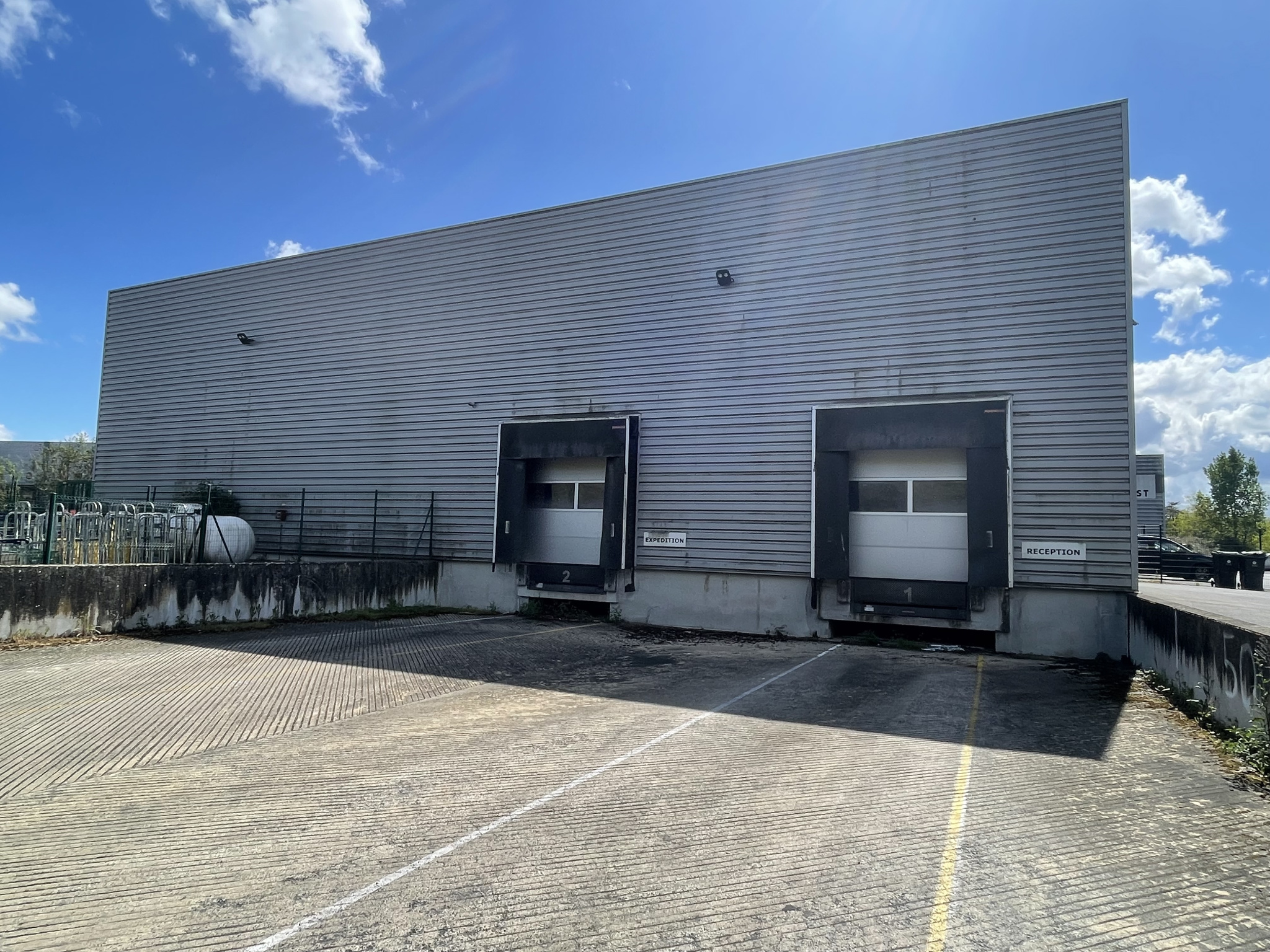 Local D&rsquo;activité 2421m² – Trelaze