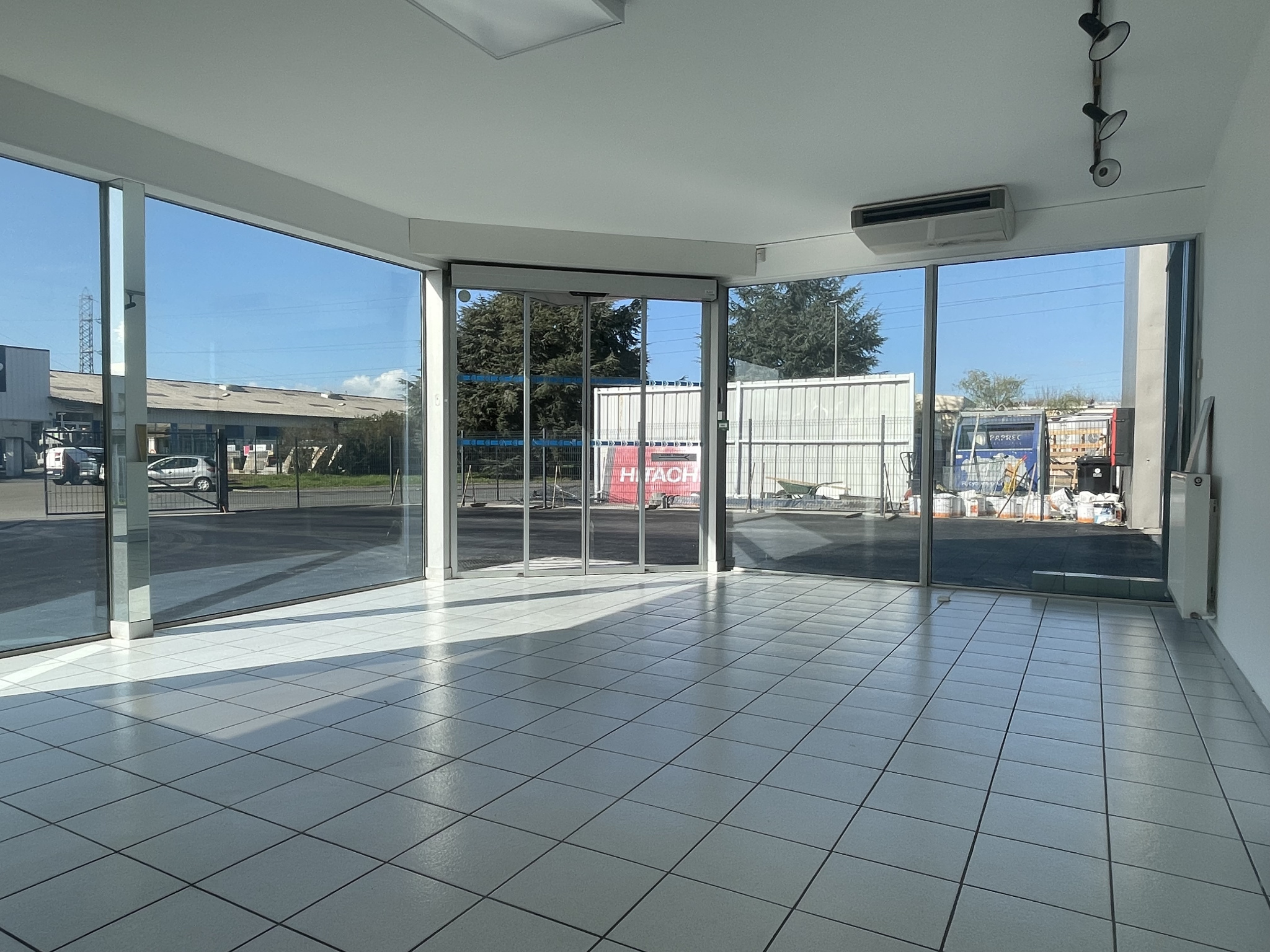 Local D&rsquo;activité 1050m² – St barthelemy d anjou
