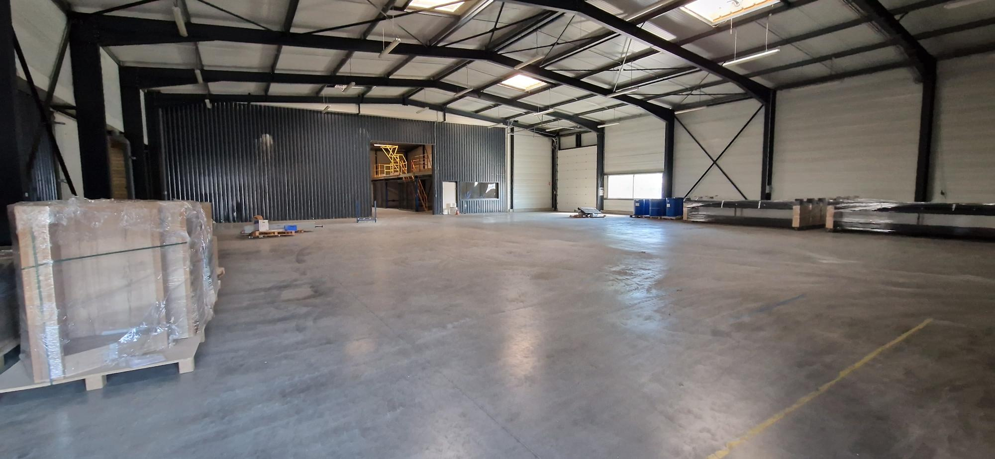 Local D&rsquo;activité 3300m² – St christophe du bois