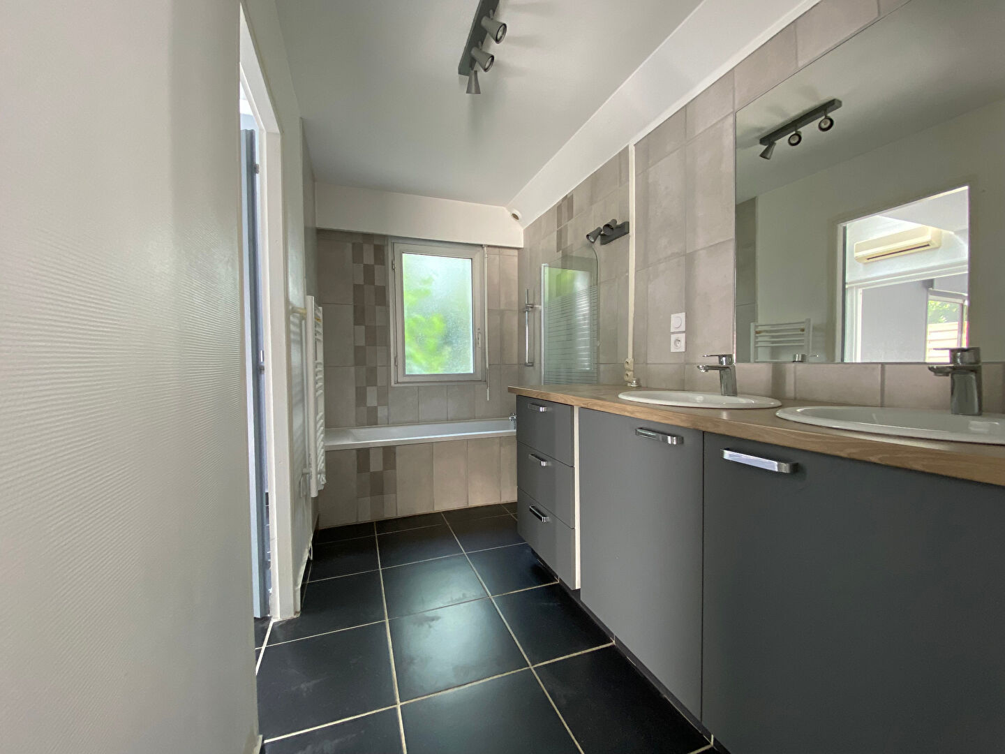 Maison 204m² – 
ANGERS