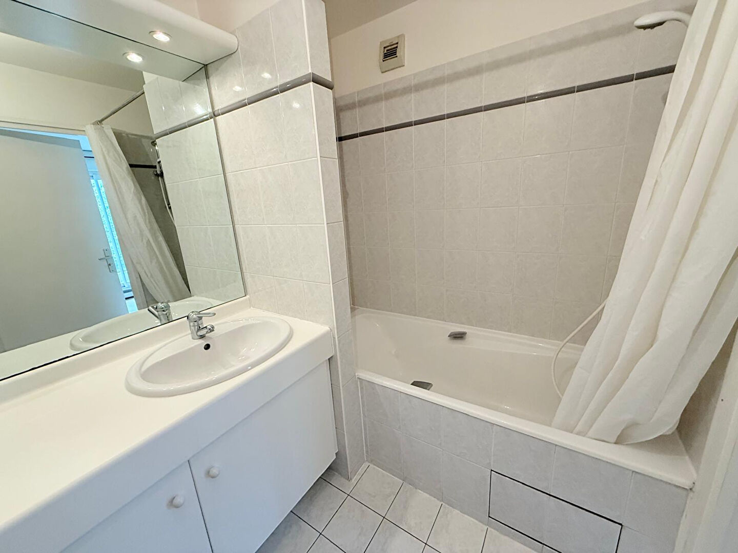 Appartement 27m² – 
Paris