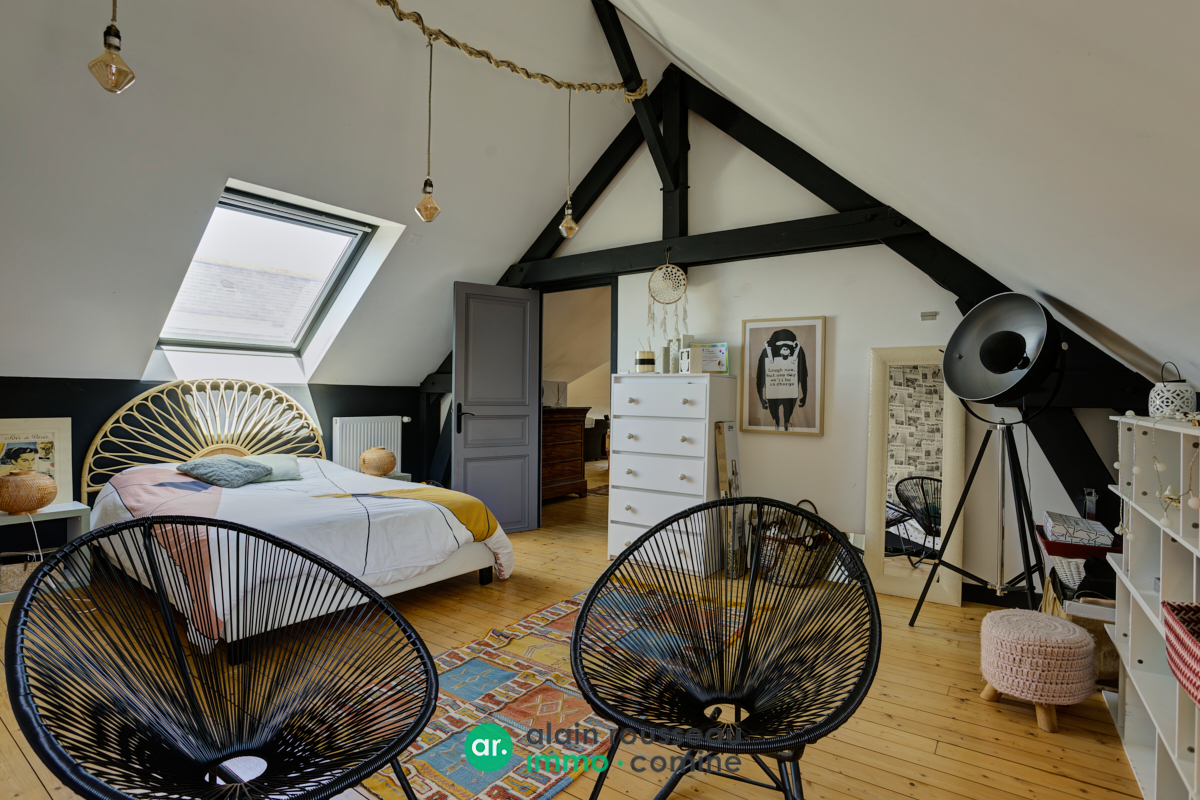 Maison 279m² – 
MURS ERIGNE