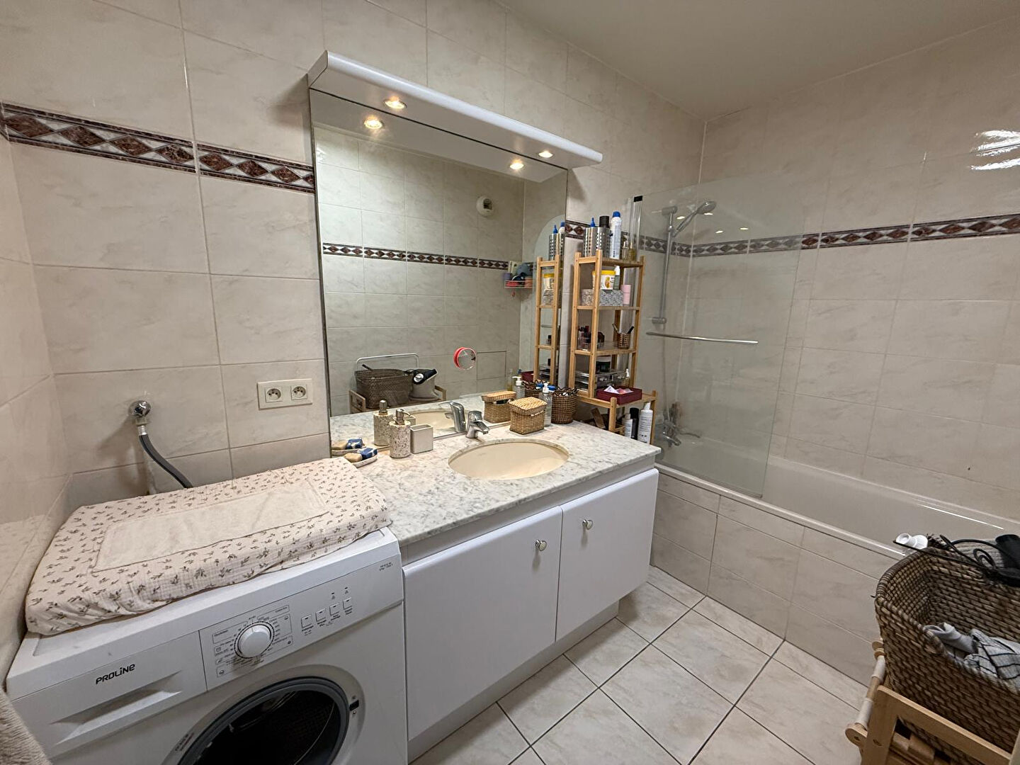 Appartement 56.54m² – 
PARIS