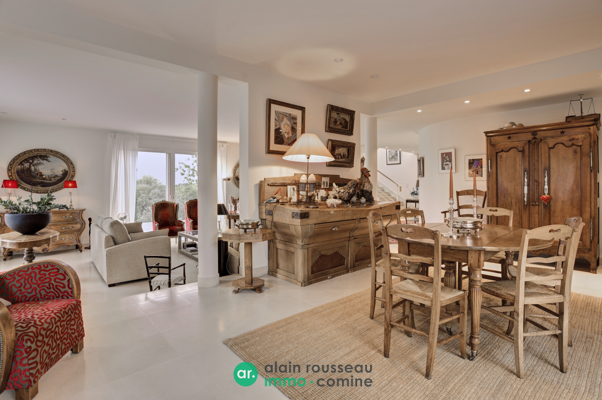 Maison 277m² – 
LES PONTS DE CE