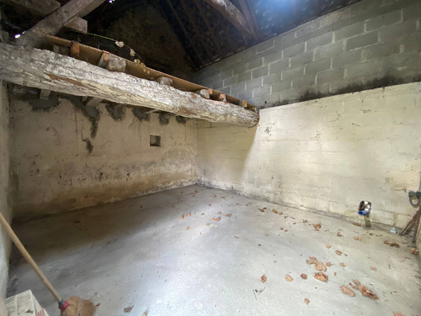 Terrain 1122m² – 
MURS ERIGNE