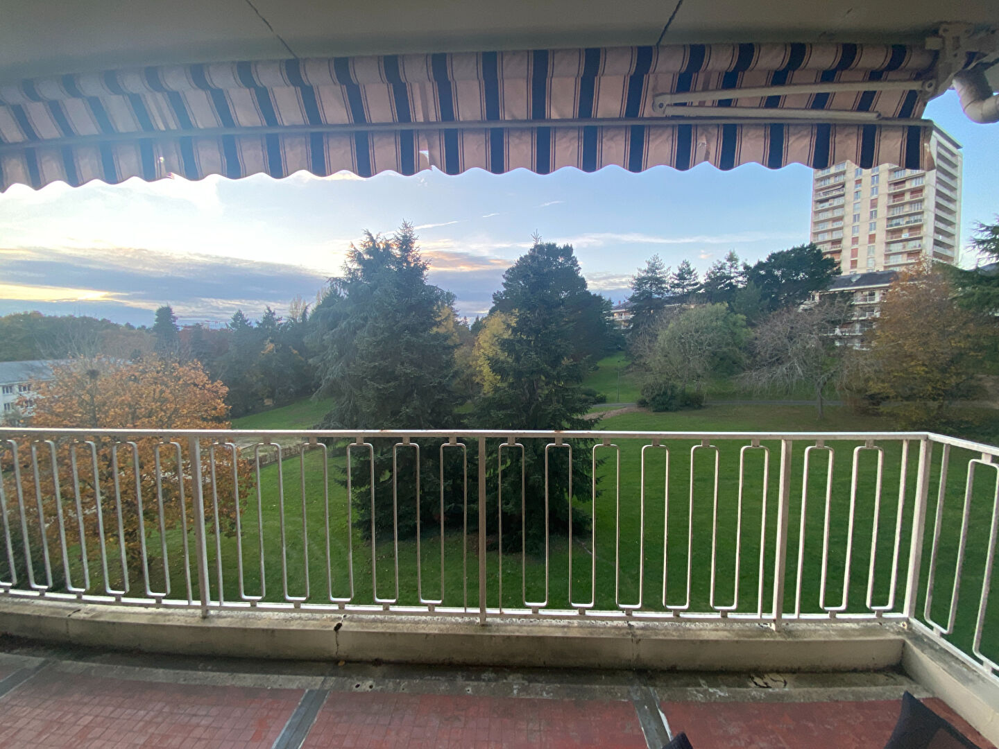 Appartement 95.48m² –
AVRILLE Appartement 95.48m² –
AVRILLE