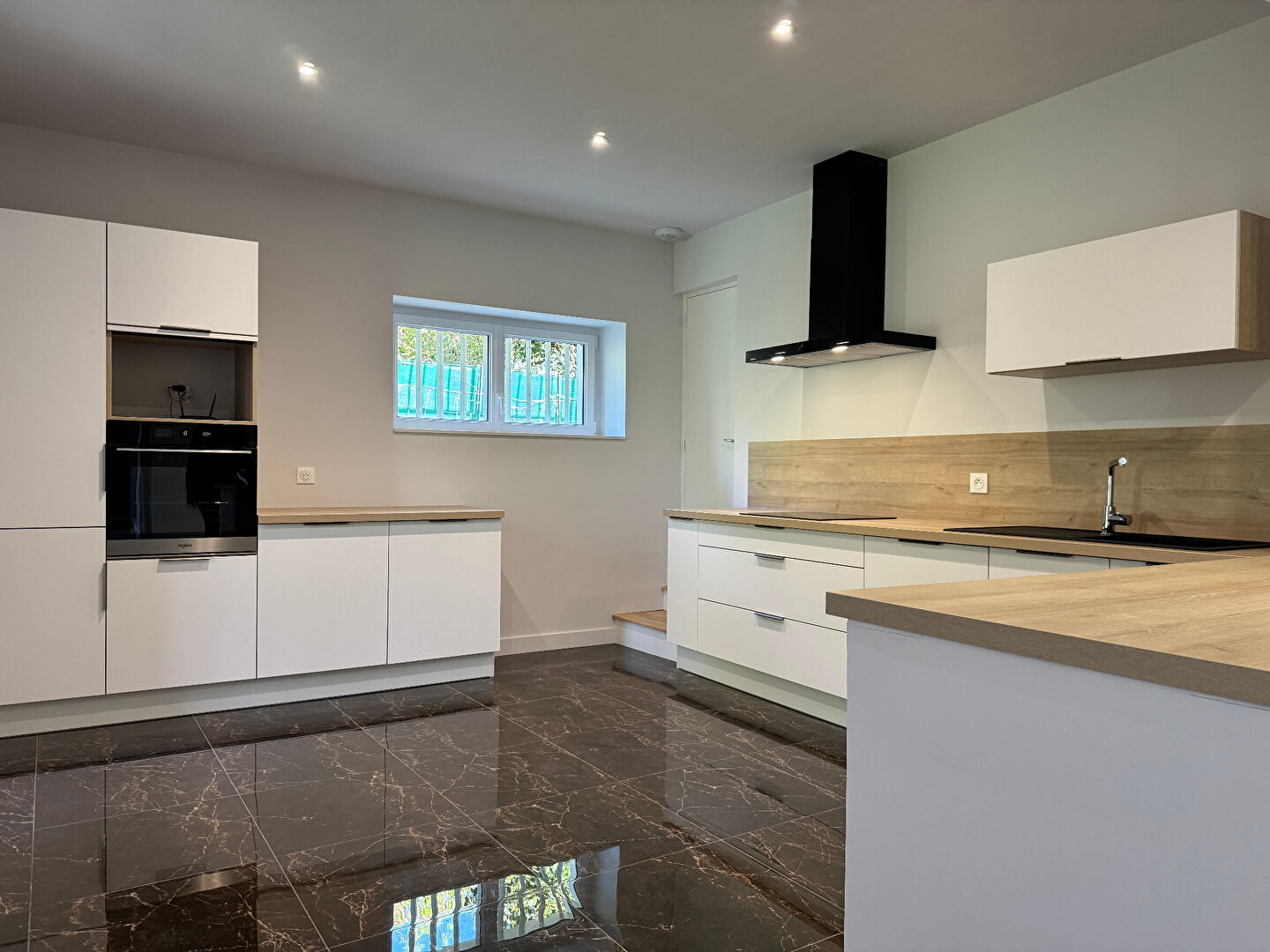 Maison 205m² –
SAINT BARTHELEMY D ANJOU Maison 205m² –
SAINT BARTHELEMY D ANJOU