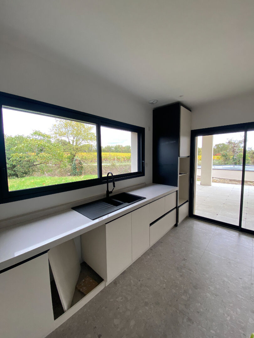 Maison 165m² –
LES GARENNES SUR LOIRE Maison 165m² –
LES GARENNES SUR LOIRE