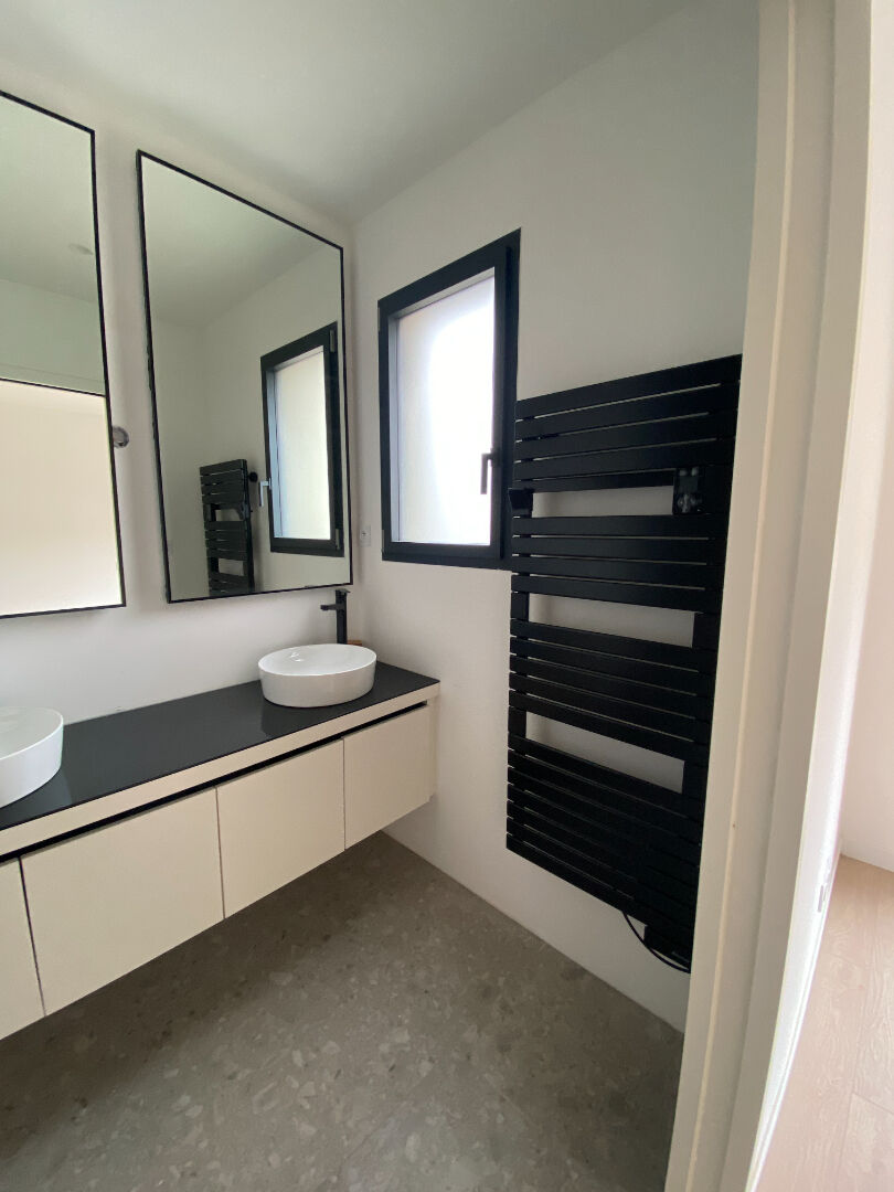 Maison 165m² –
LES GARENNES SUR LOIRE Maison 165m² –
LES GARENNES SUR LOIRE