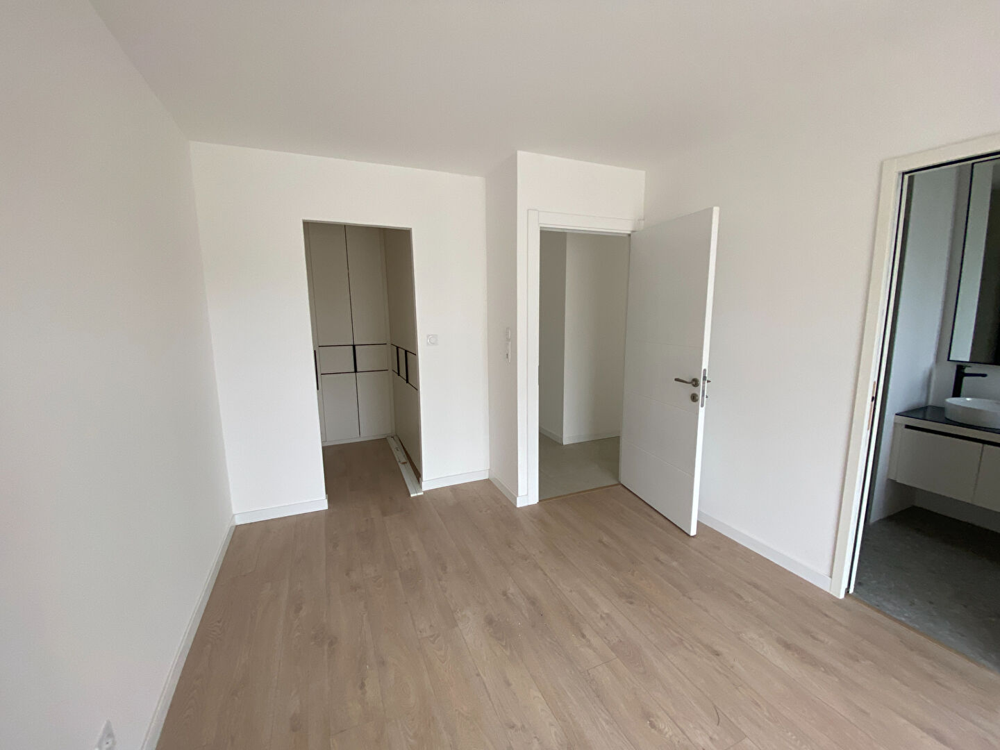 Maison 165m² –
LES GARENNES SUR LOIRE Maison 165m² –
LES GARENNES SUR LOIRE