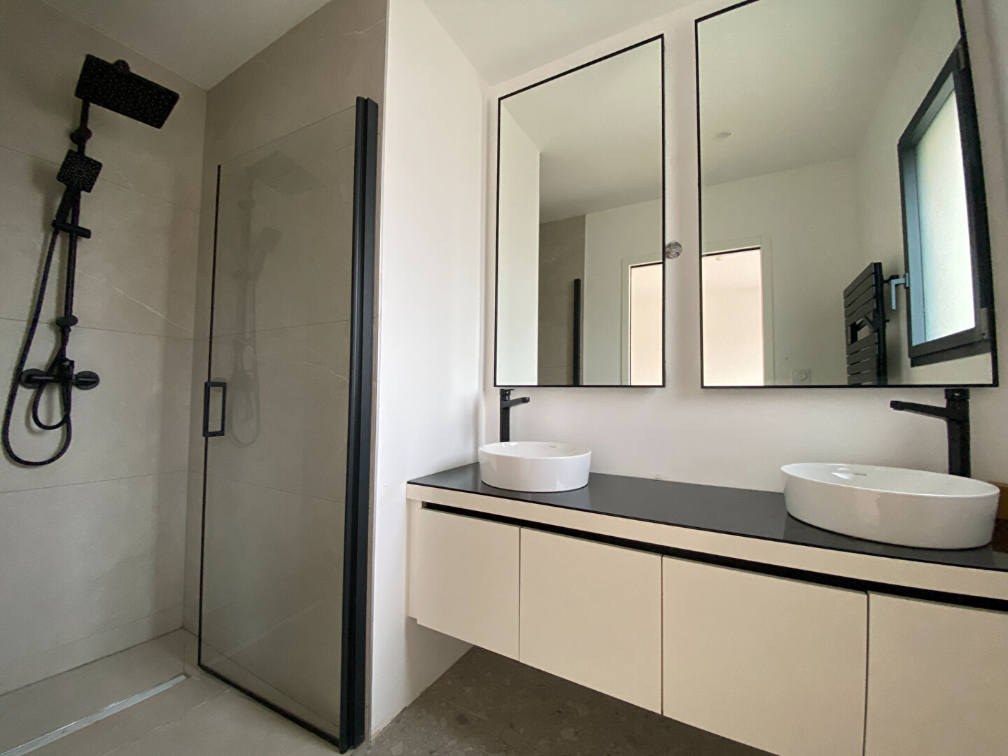 Maison 165m² –
LES GARENNES SUR LOIRE Maison 165m² –
LES GARENNES SUR LOIRE