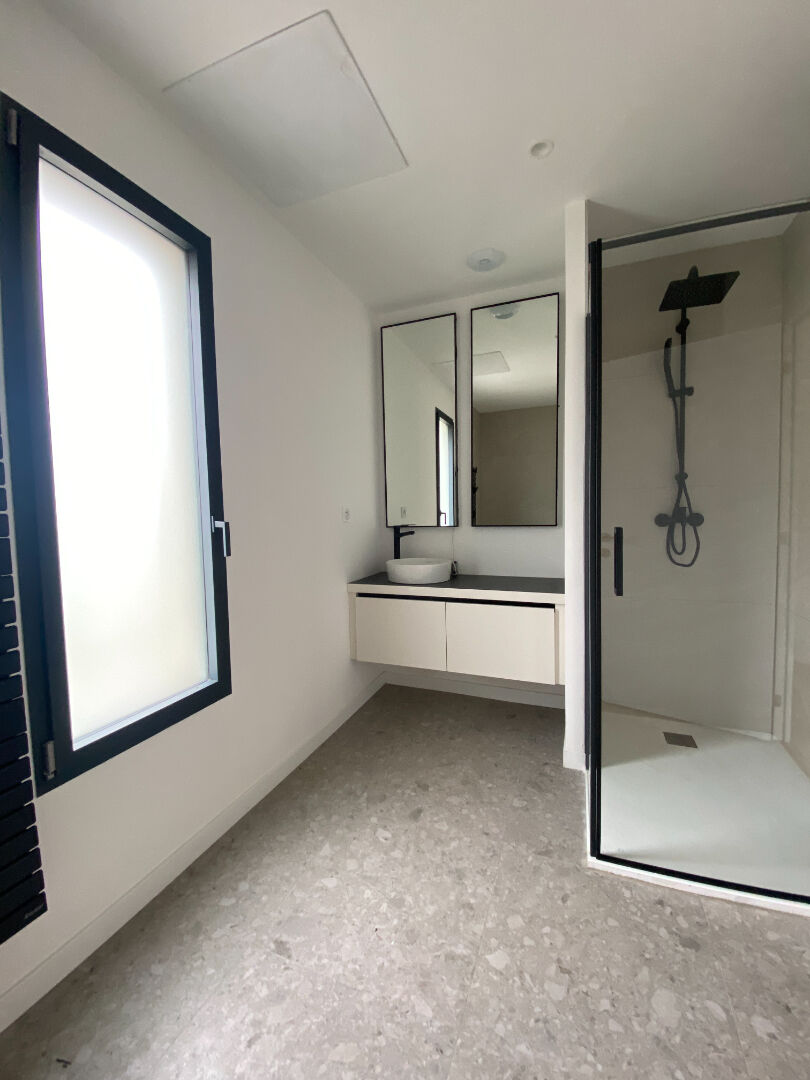 Maison 165m² –
LES GARENNES SUR LOIRE Maison 165m² –
LES GARENNES SUR LOIRE