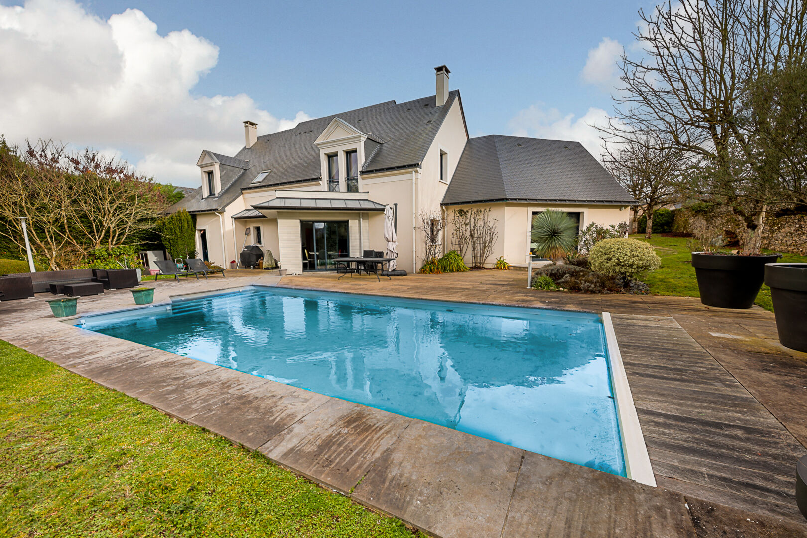 Maison 253m² – 
MURS ERIGNE