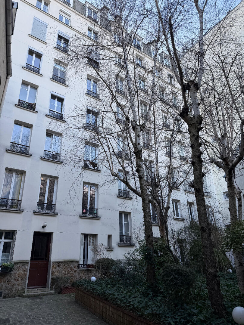 Appartement 27m² – 
PARIS