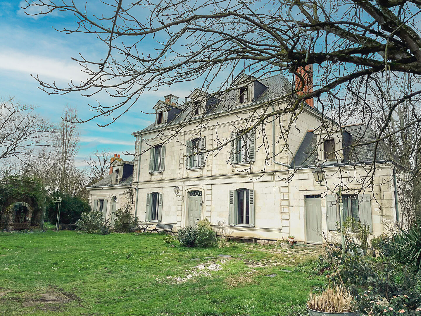 Maison 217m² – 
LA MENITRE