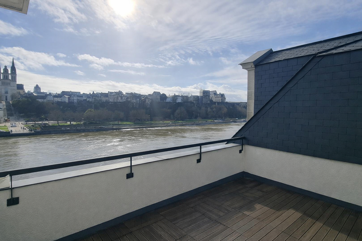 Appartement 165.49m² –
ANGERS Appartement 165.49m² –
ANGERS