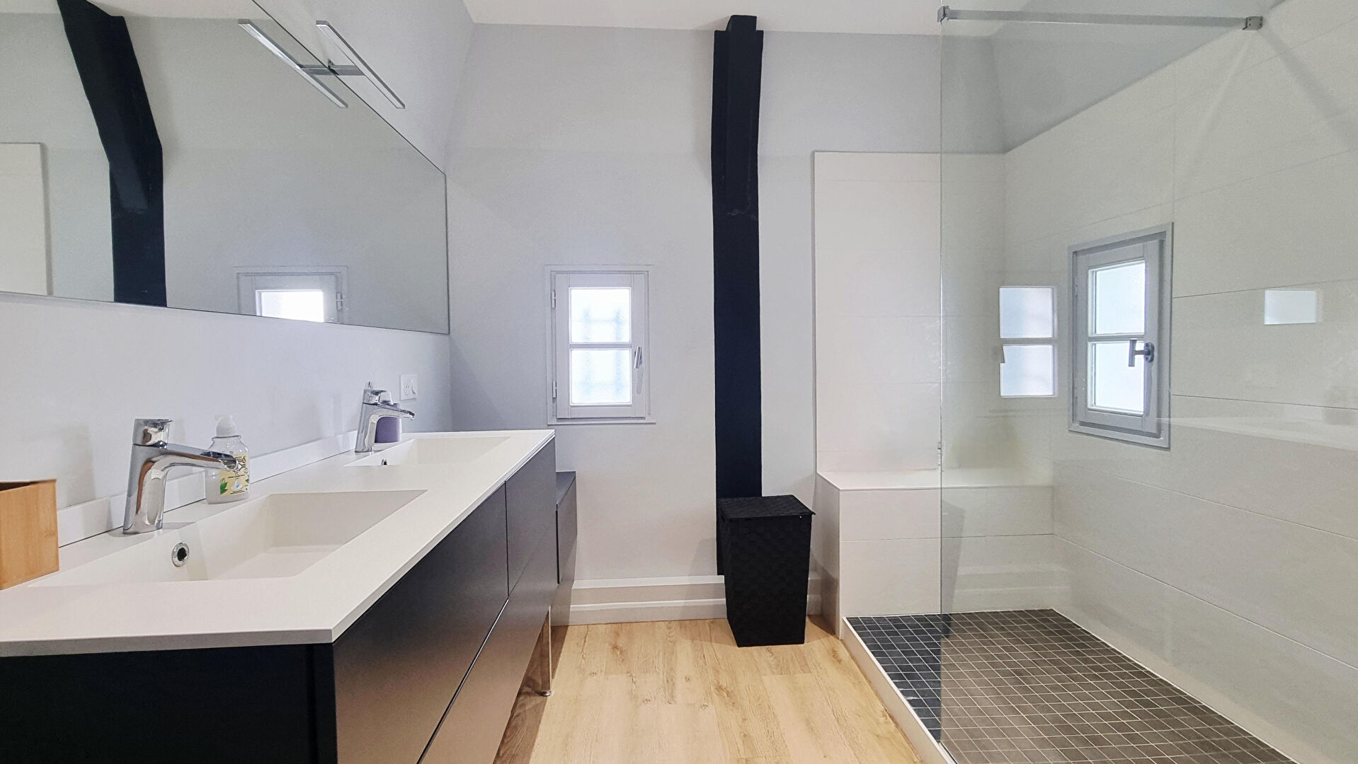 Maison 165m² –
ECOUFLANT Maison 165m² –
ECOUFLANT