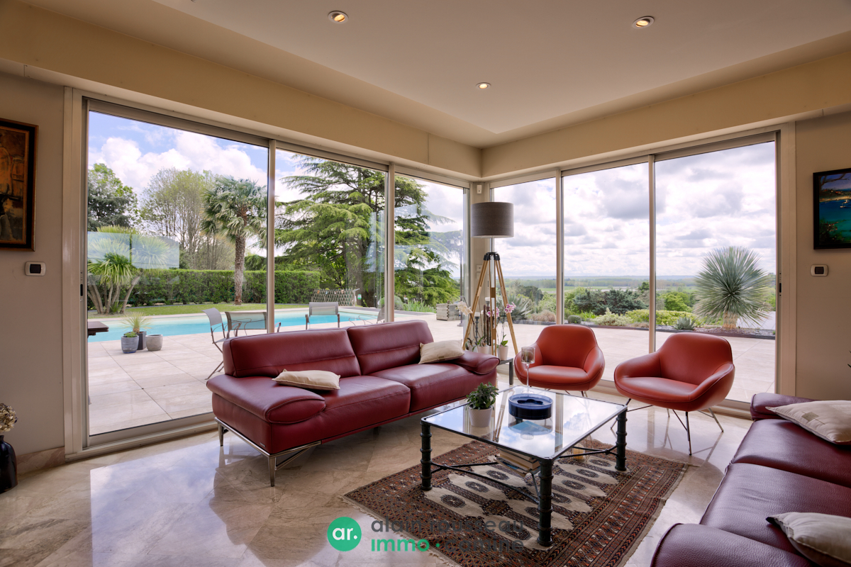 Maison 300m² – 
BOUCHEMAINE