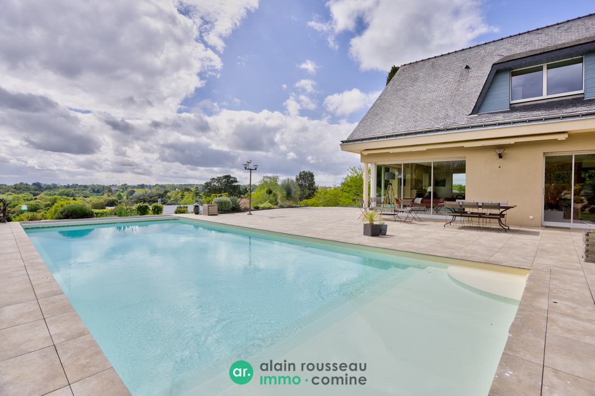 Maison 300m² – 
BOUCHEMAINE