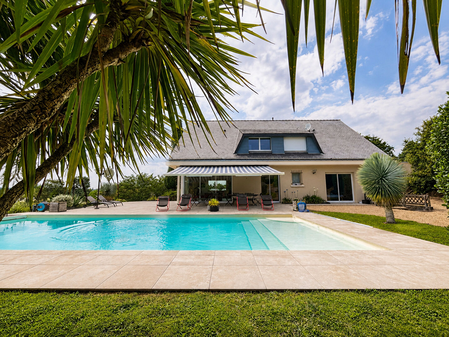 Maison 300m² –
BOUCHEMAINE Maison 300m² –
BOUCHEMAINE